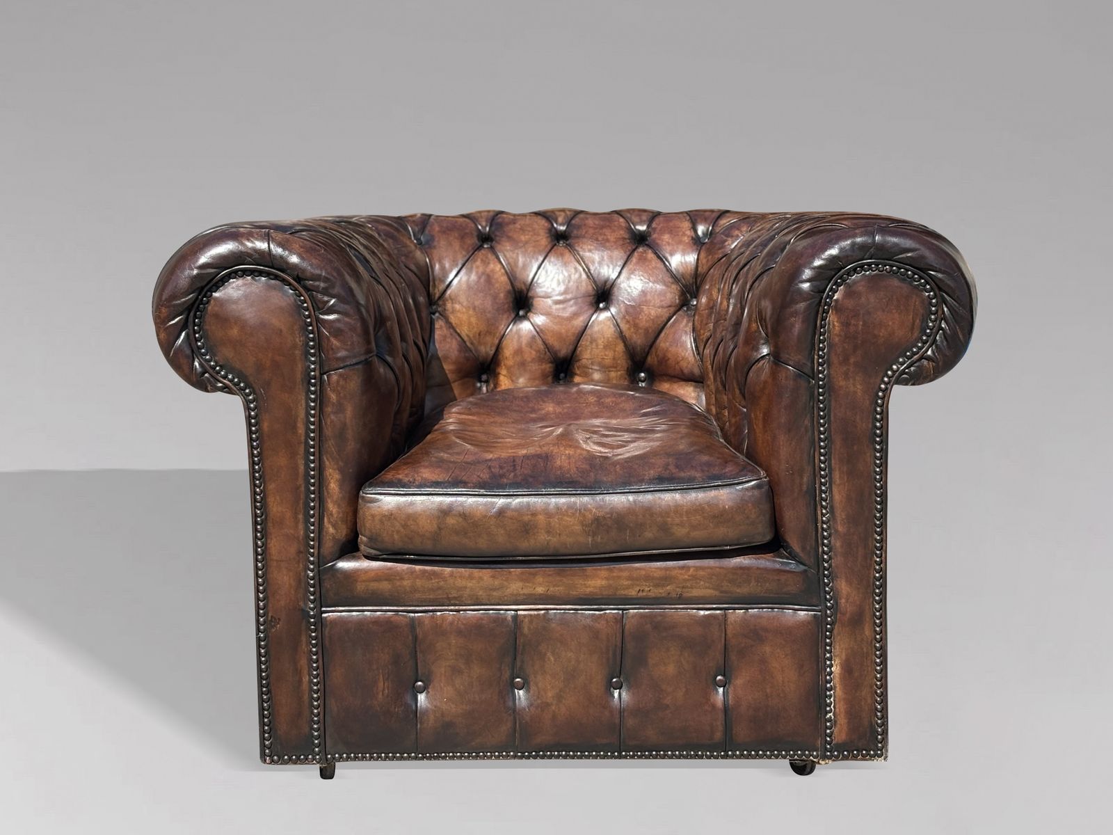 Early 20th Century Brown Leather Chesterfield Armchair photo Furniture