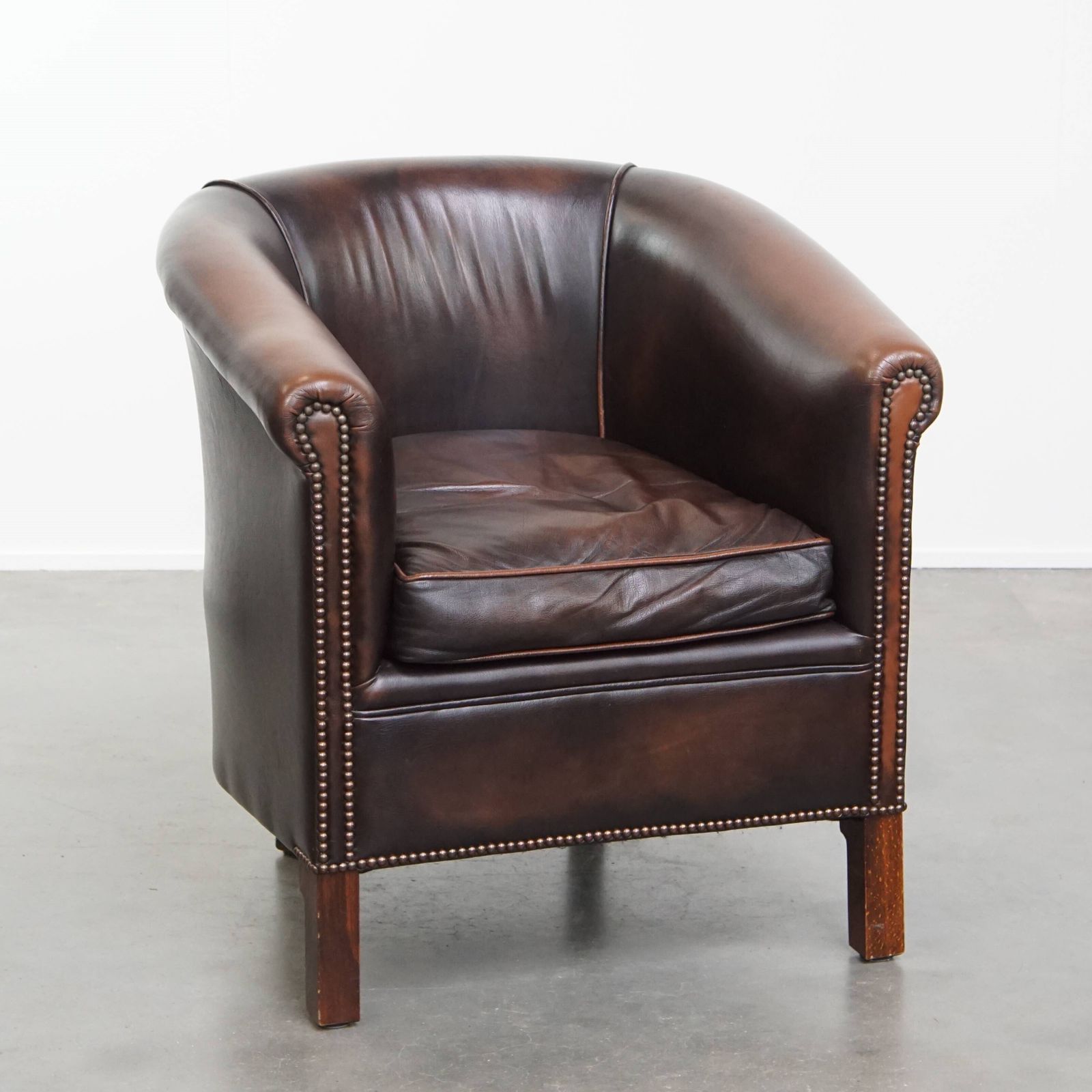 Elegant And Comfortable English Style Cowhide Club Armchair In A Beautiful Dark Color