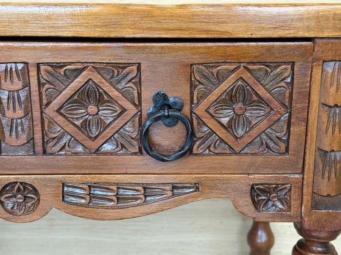 Mobilier Grande table de chevet ou console basse espagnole avec tiroir photo
