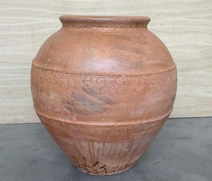 Rare pot à fleurs en terre cuite sculpté à la main, France, XVIIIe siècle photo vintage