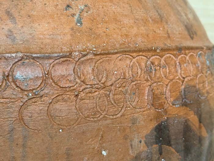 photo vinterior Rare pot à fleurs en terre cuite sculpté à la main, France, XVIIIe siècle
