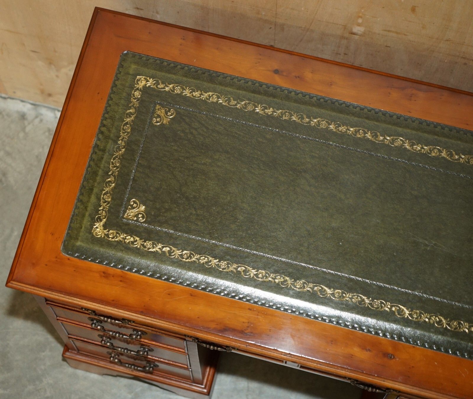 Furniture Stunning Small Burr & Burl Yew Wood With Green Leather Top Twin Pedestal Desk photo
