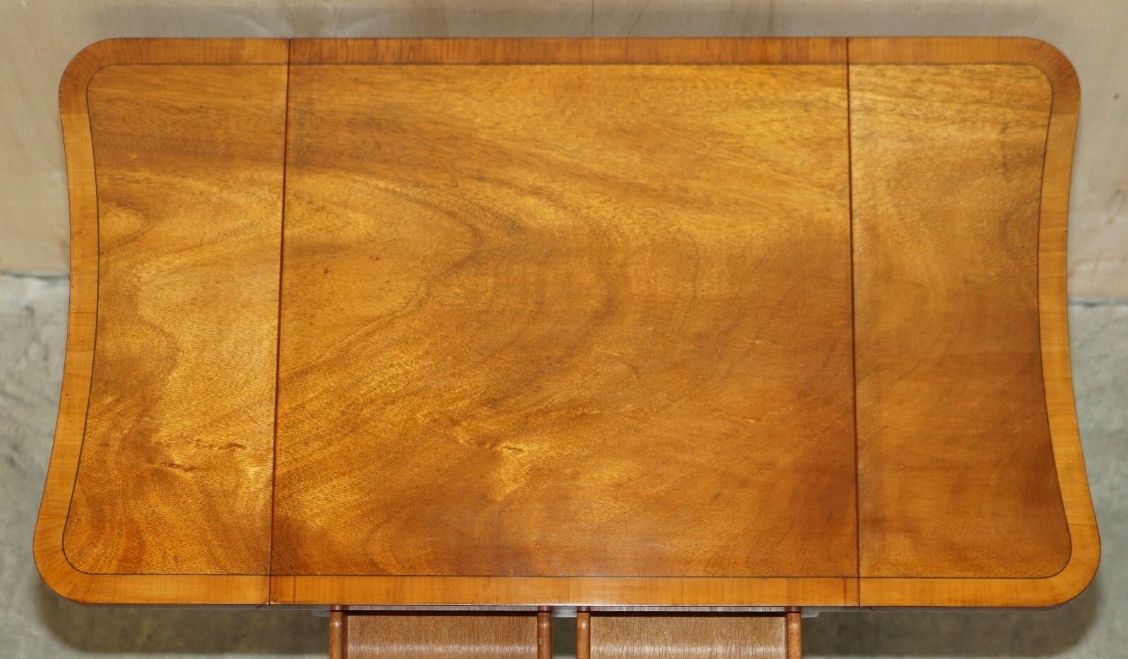 675.0 Lovely Bevan Funnell Extending Mahogany Side End Lamp Wine Card Table Wood Top photo