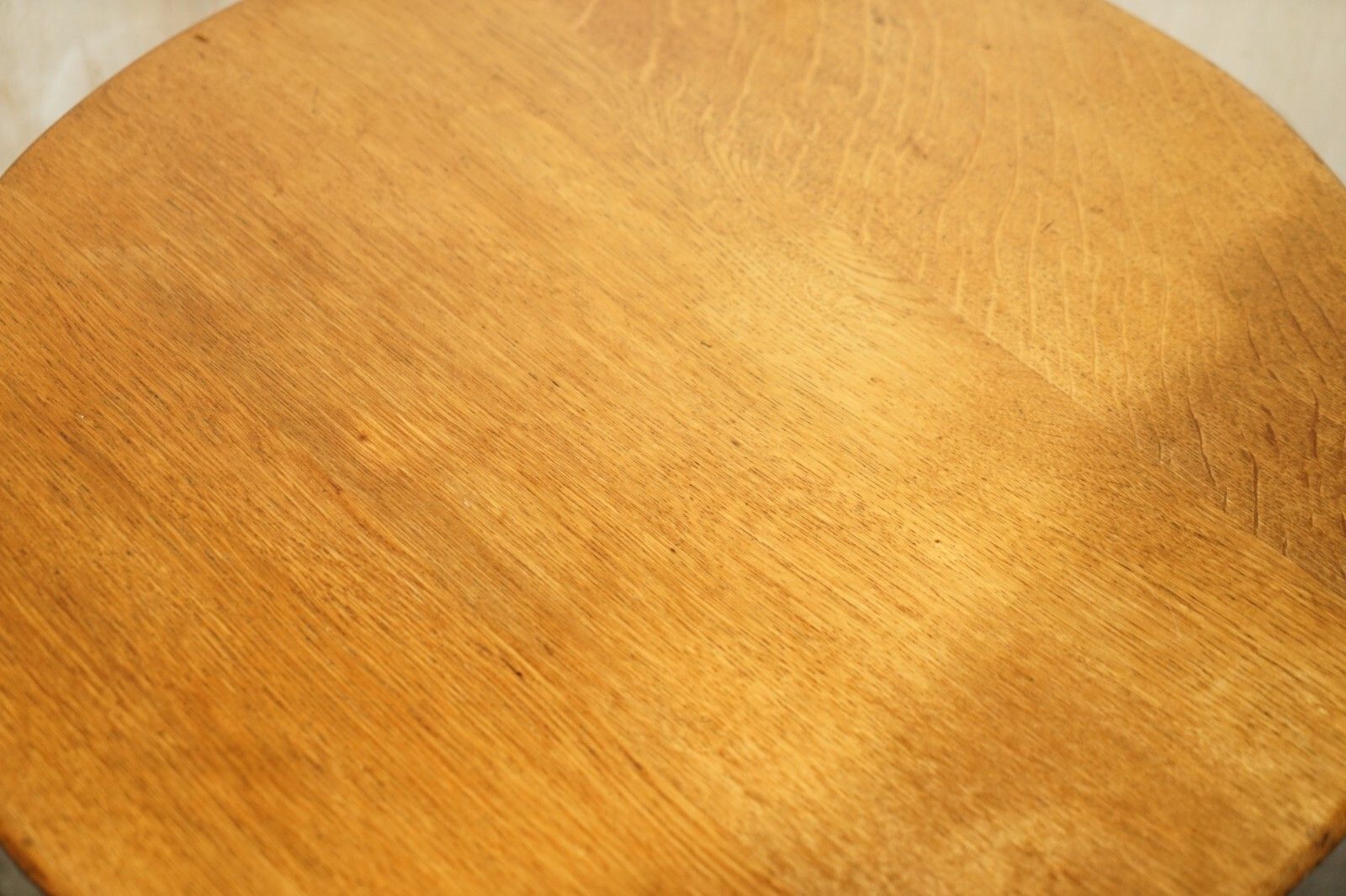 photo furniture Lovely Circa 1900 English Oak Side Table With Turned Legs And A Nice Rich Patina