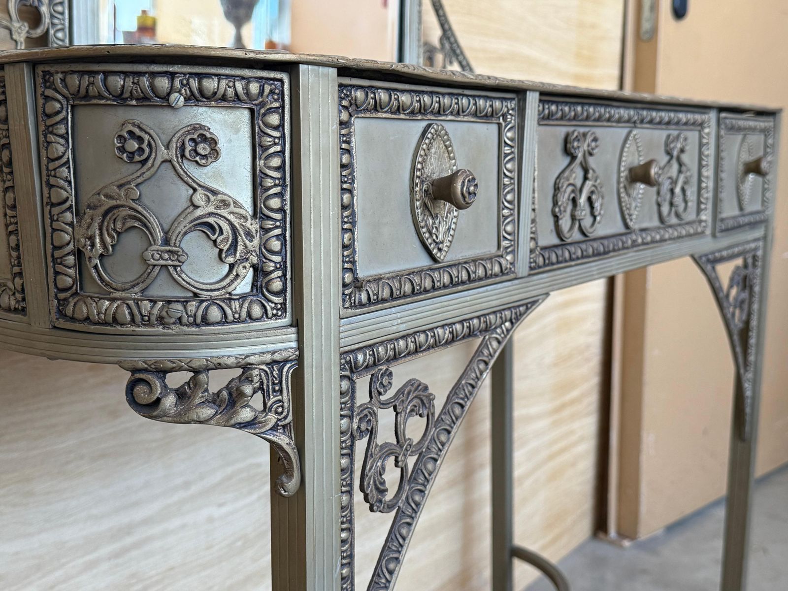 photo furniture Coiffeuse française en bronze et miroir, XIXe siècle