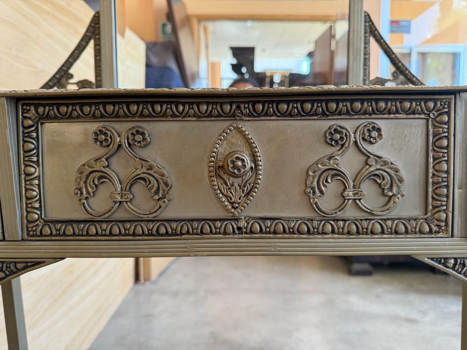 photo buy Coiffeuse française en bronze et miroir, XIXe siècle