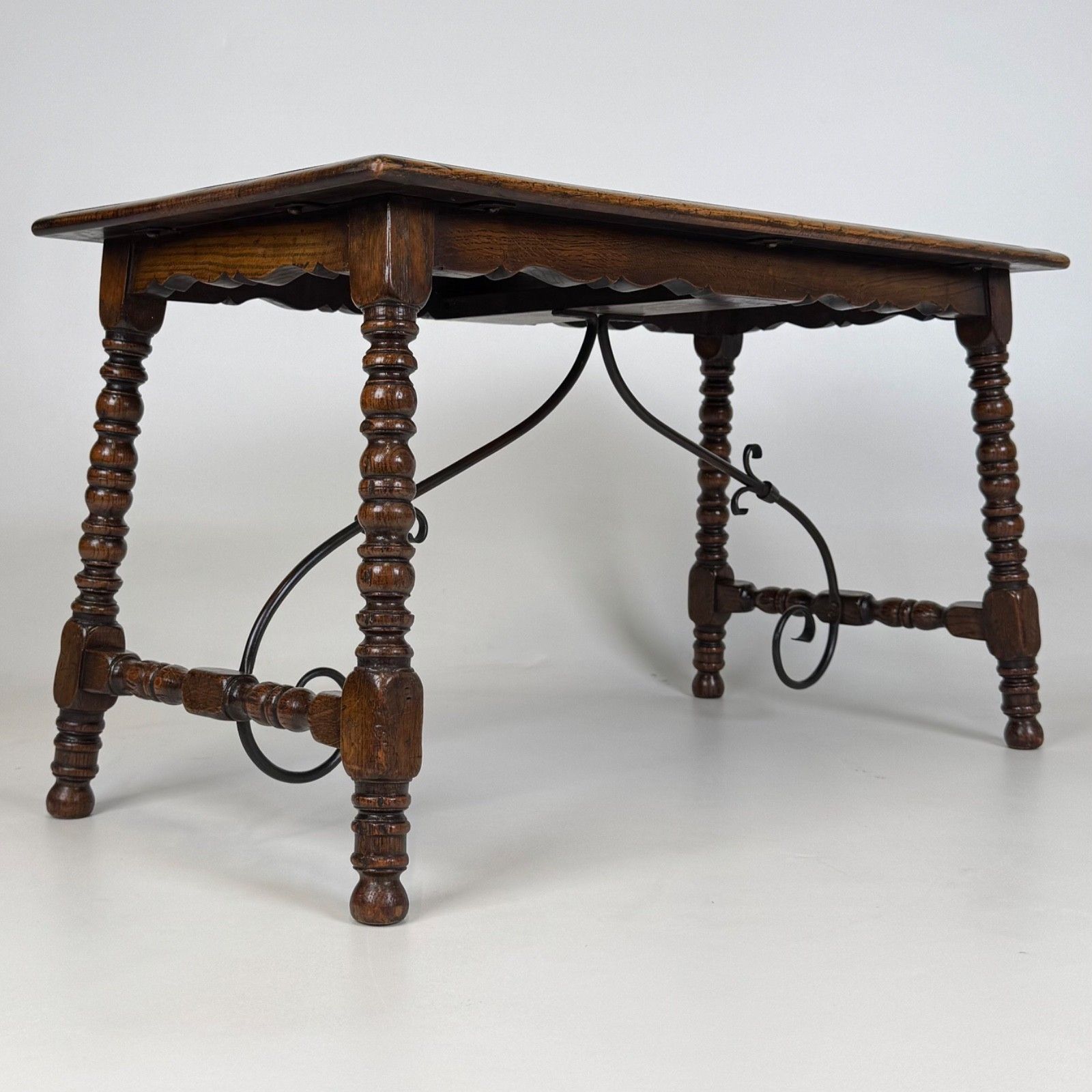 Antique 20th Century Bobbin Turned Coffee Table In Oak photo vintage