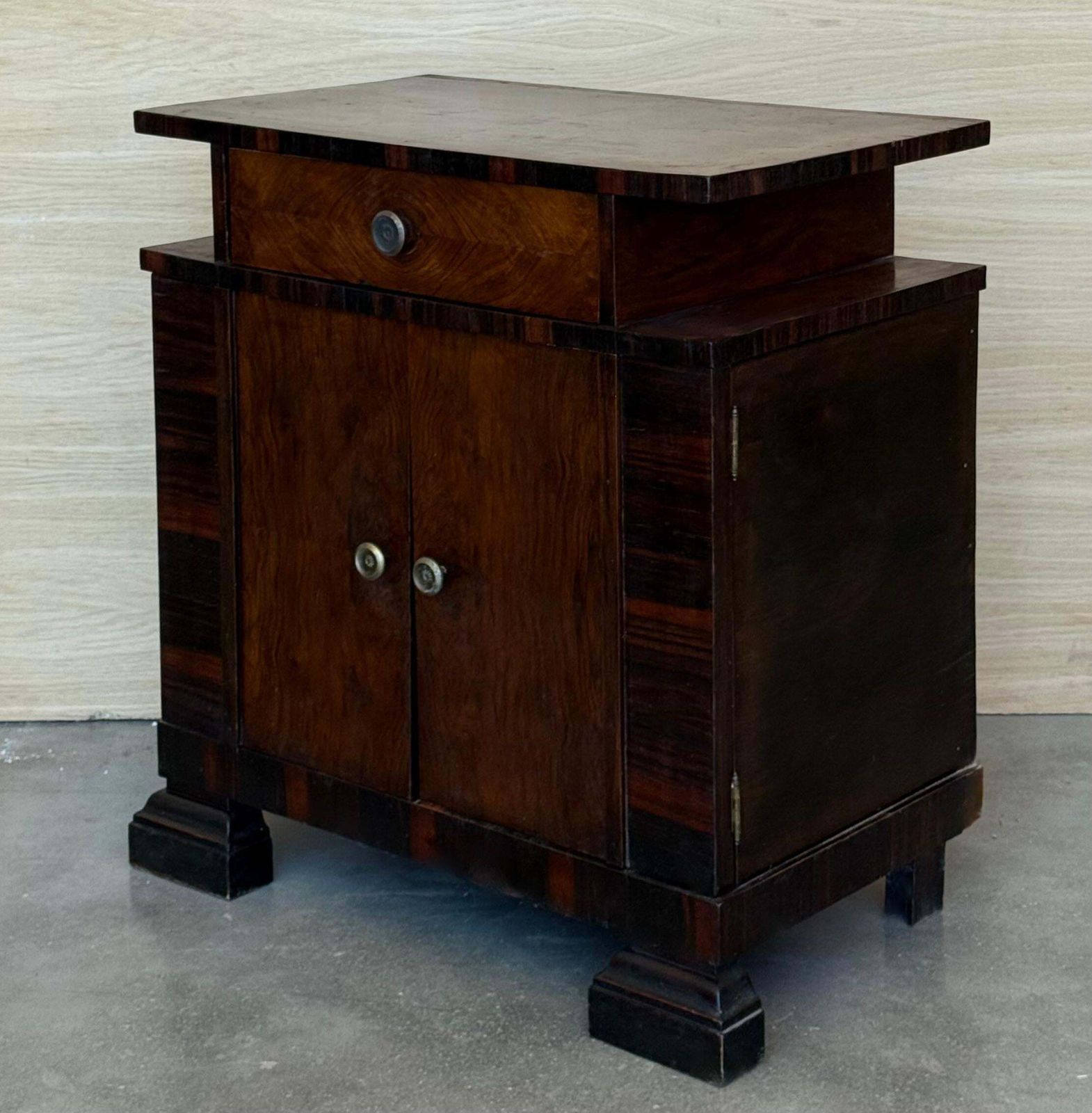 Paire de buffets Art déco avec détails ébénisés et tiroir photo 3001.0