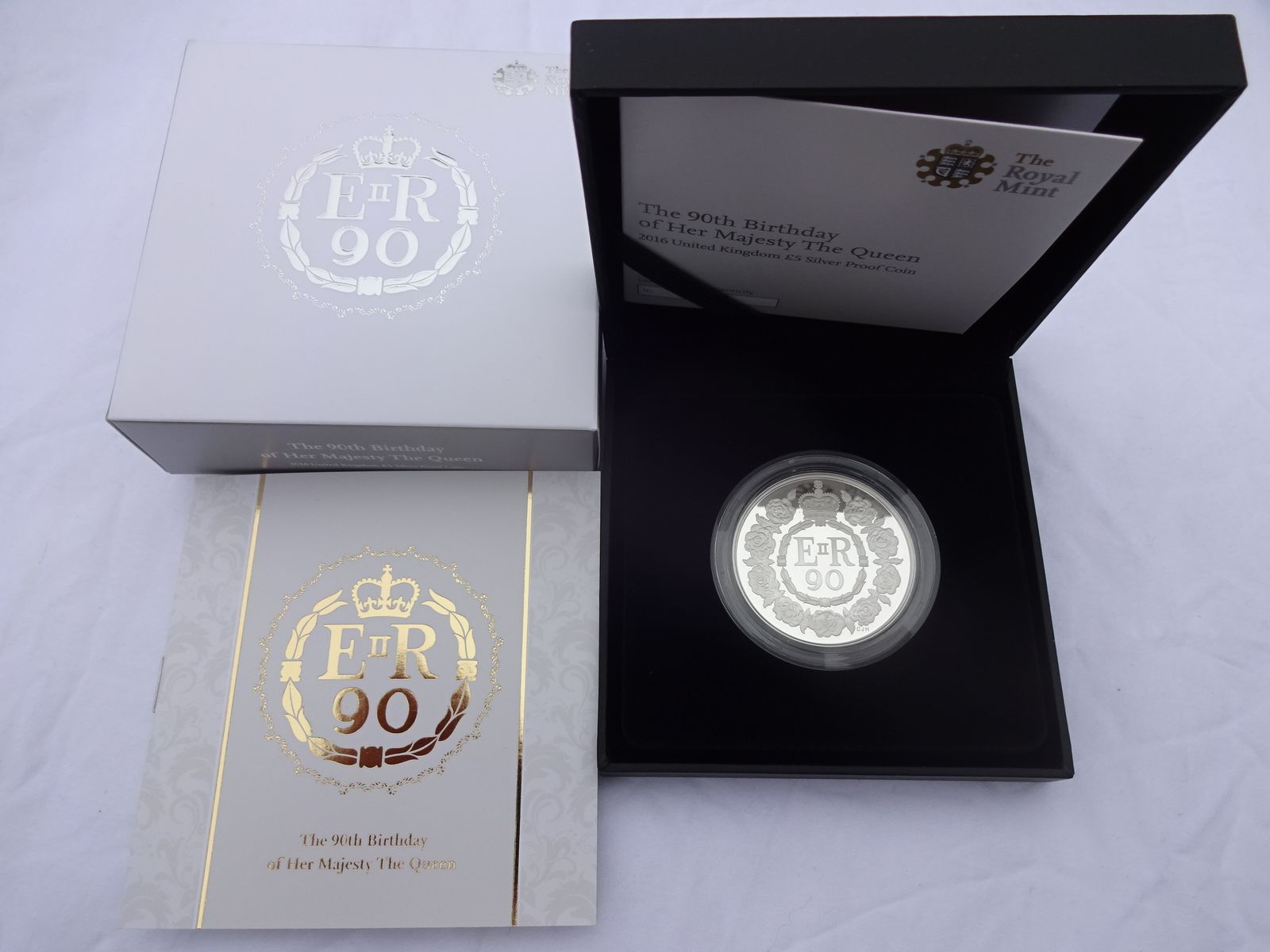 2016 Royal Mint Queens 90th Birthday £5 Coin photo 115.0