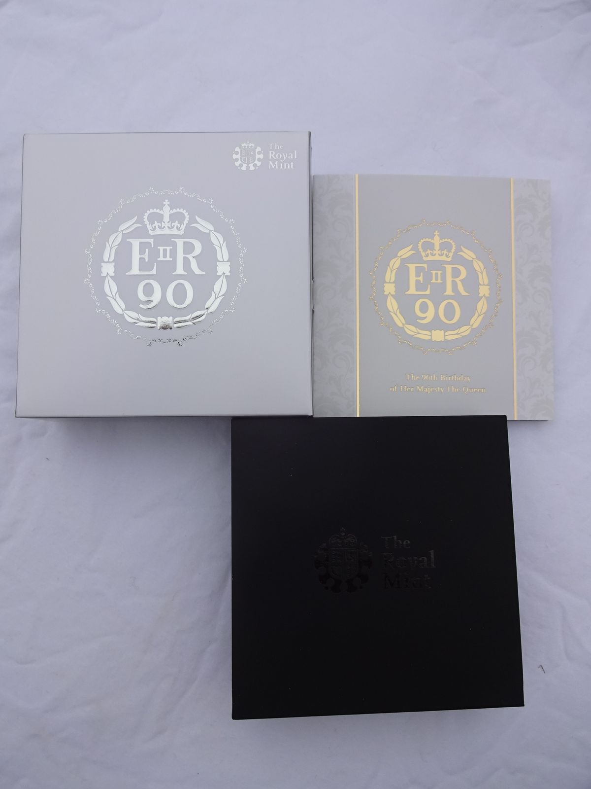 2016 Royal Mint Queens 90th Birthday £5 Coin photo vintage