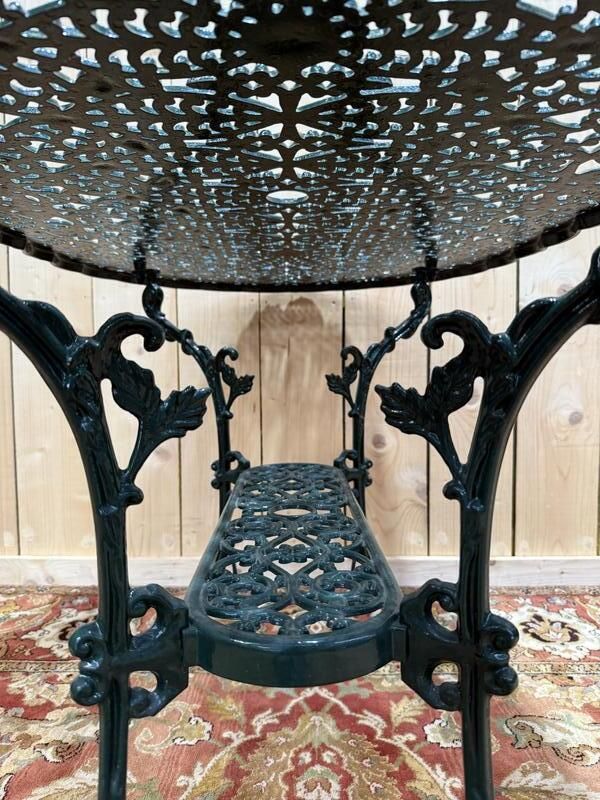 Table De Jardin En Fer Peint Style Art Nouveau photo for sale