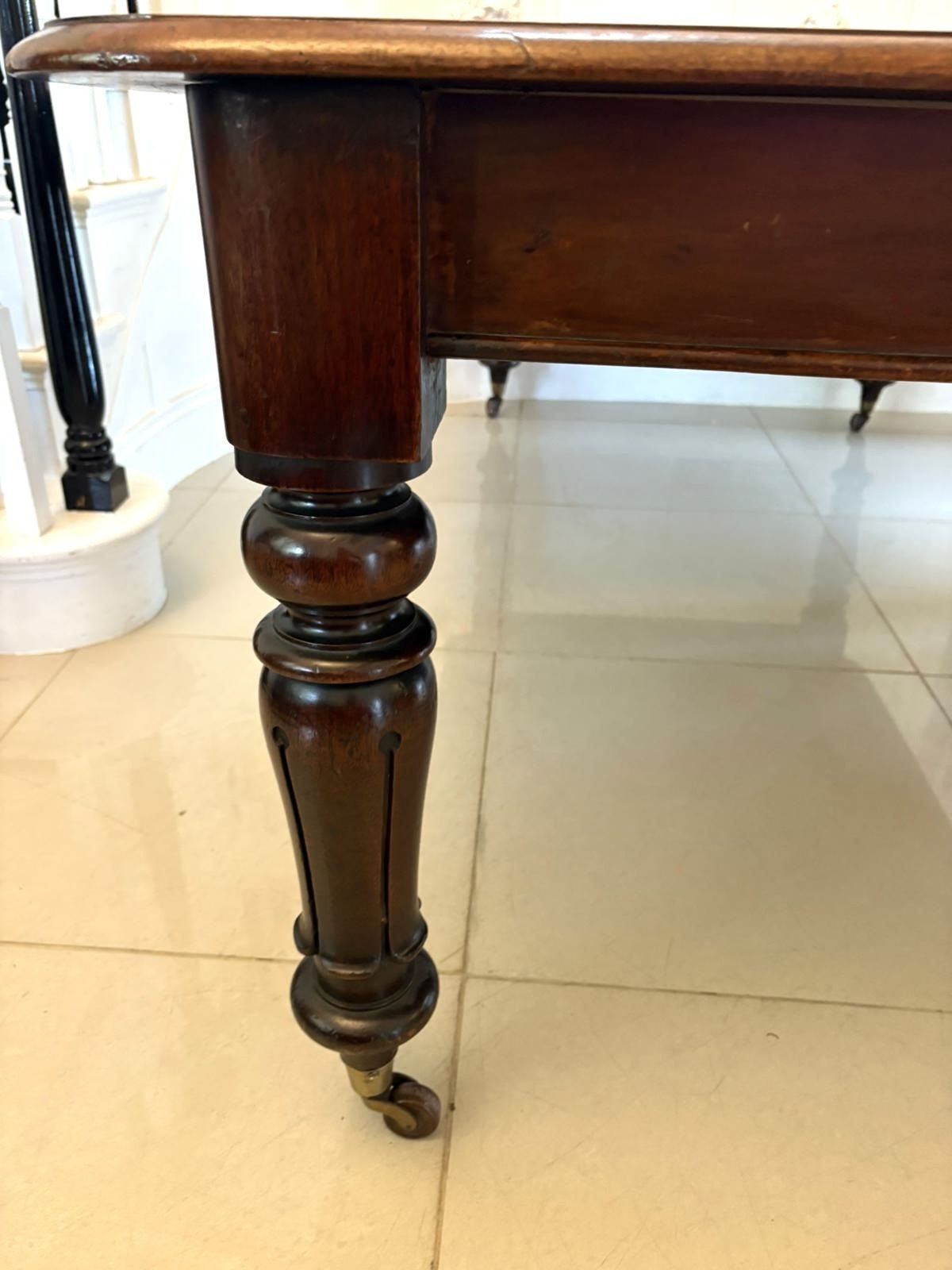 photo furniture Antique 19th Century Quality Mahogany 10 Seater Extending Dining Table