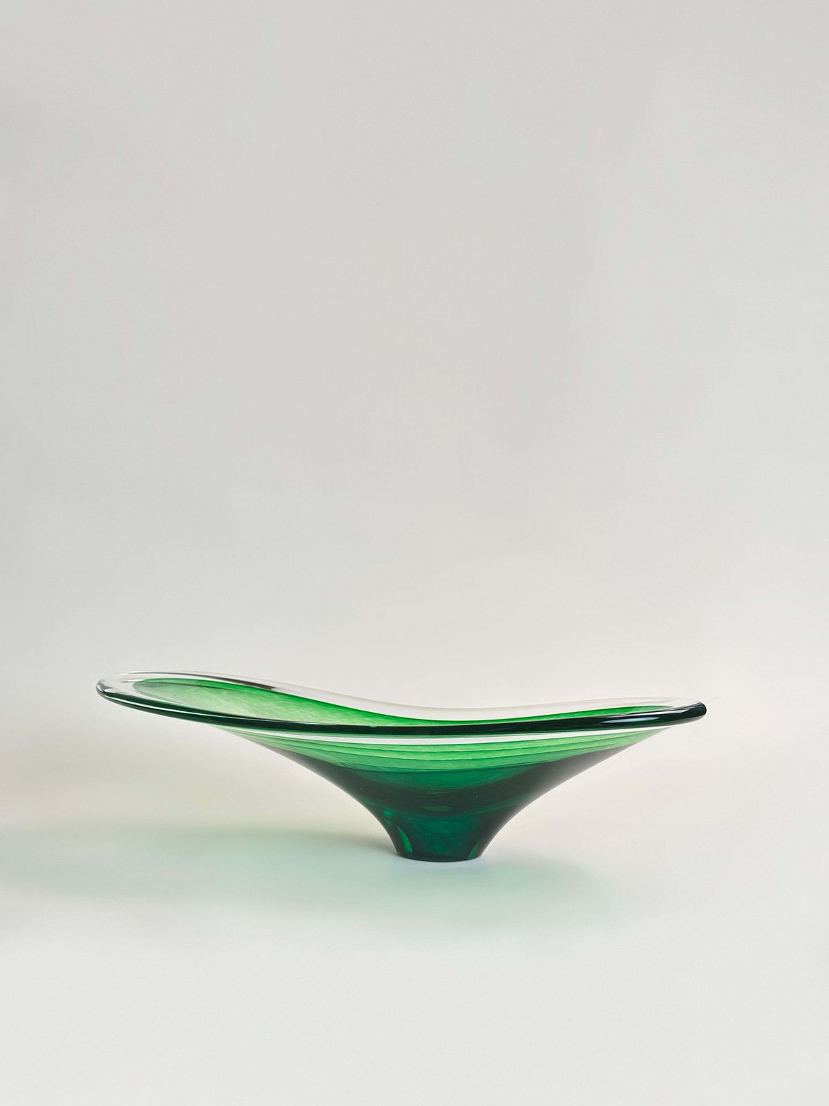 Green Art Glass Oval Centrepiece Bowl By Richard Glass, Teign Valley, 2000s photo Home Decor