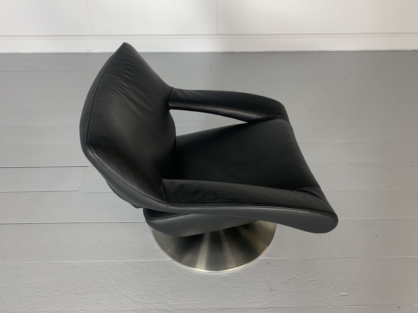 photo buy Pair Of De Sede Ds255/01 Armchairs – In Black Leather