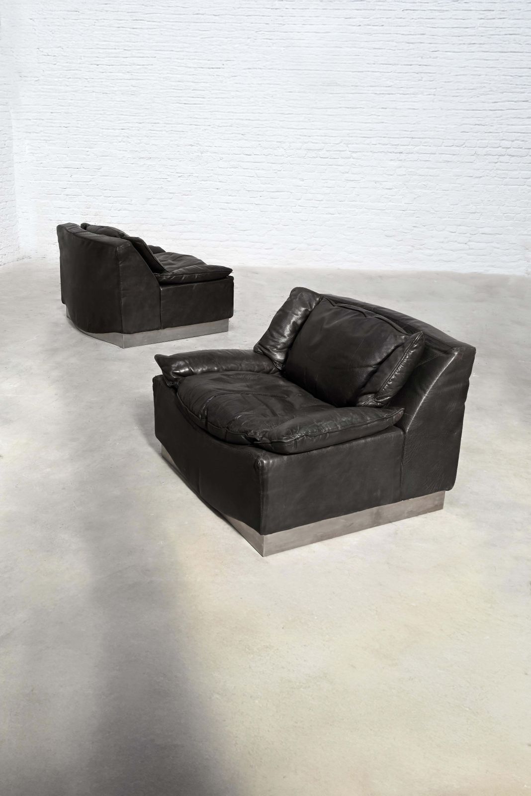 Pair Of Lounge Armchairs In Leather And Steel By Luciano Frigerio, Italy 1960s photo 4767.0