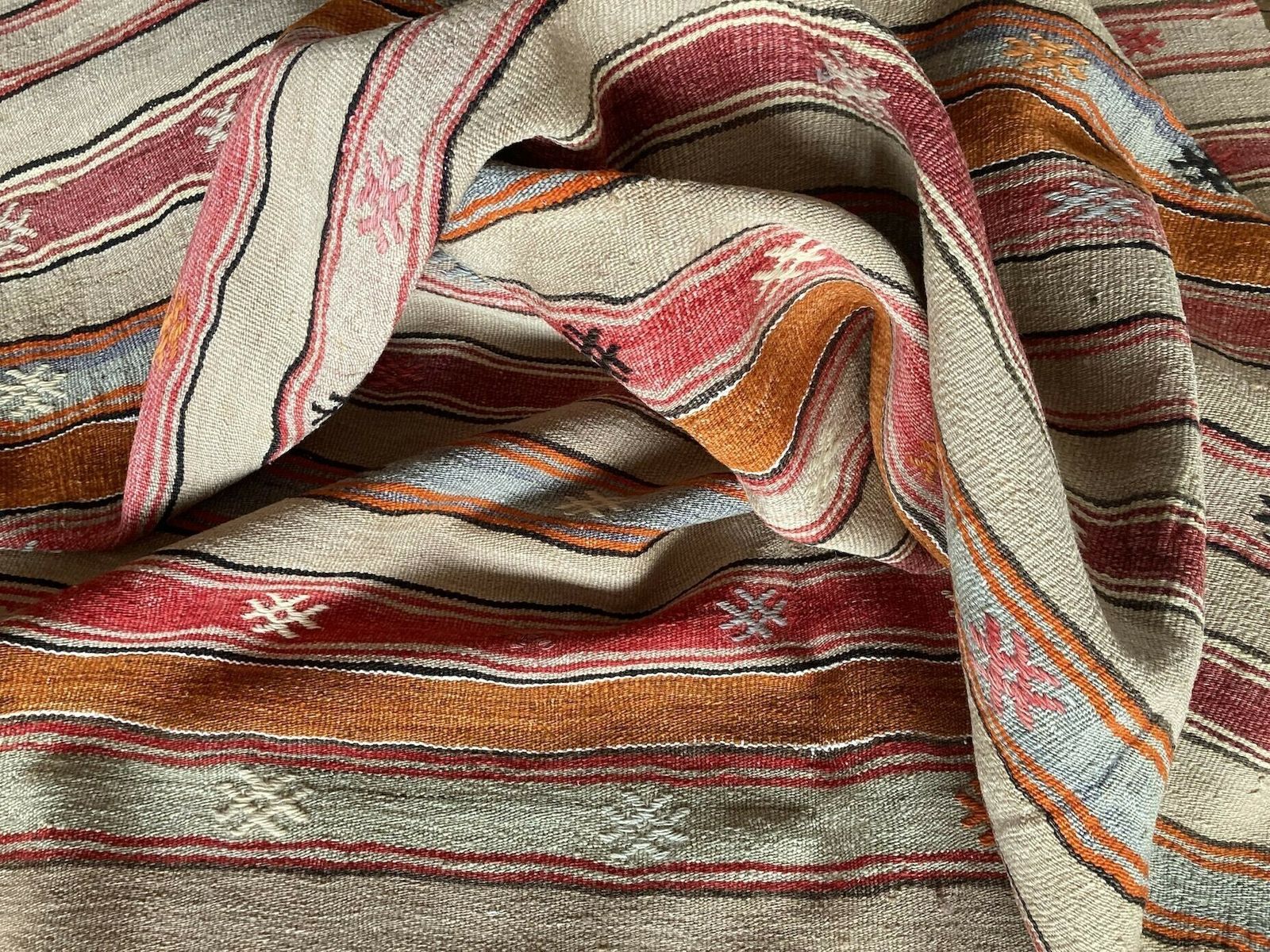 photo vintage Vintage Anatolian Kilim 2.56m X 1.80m