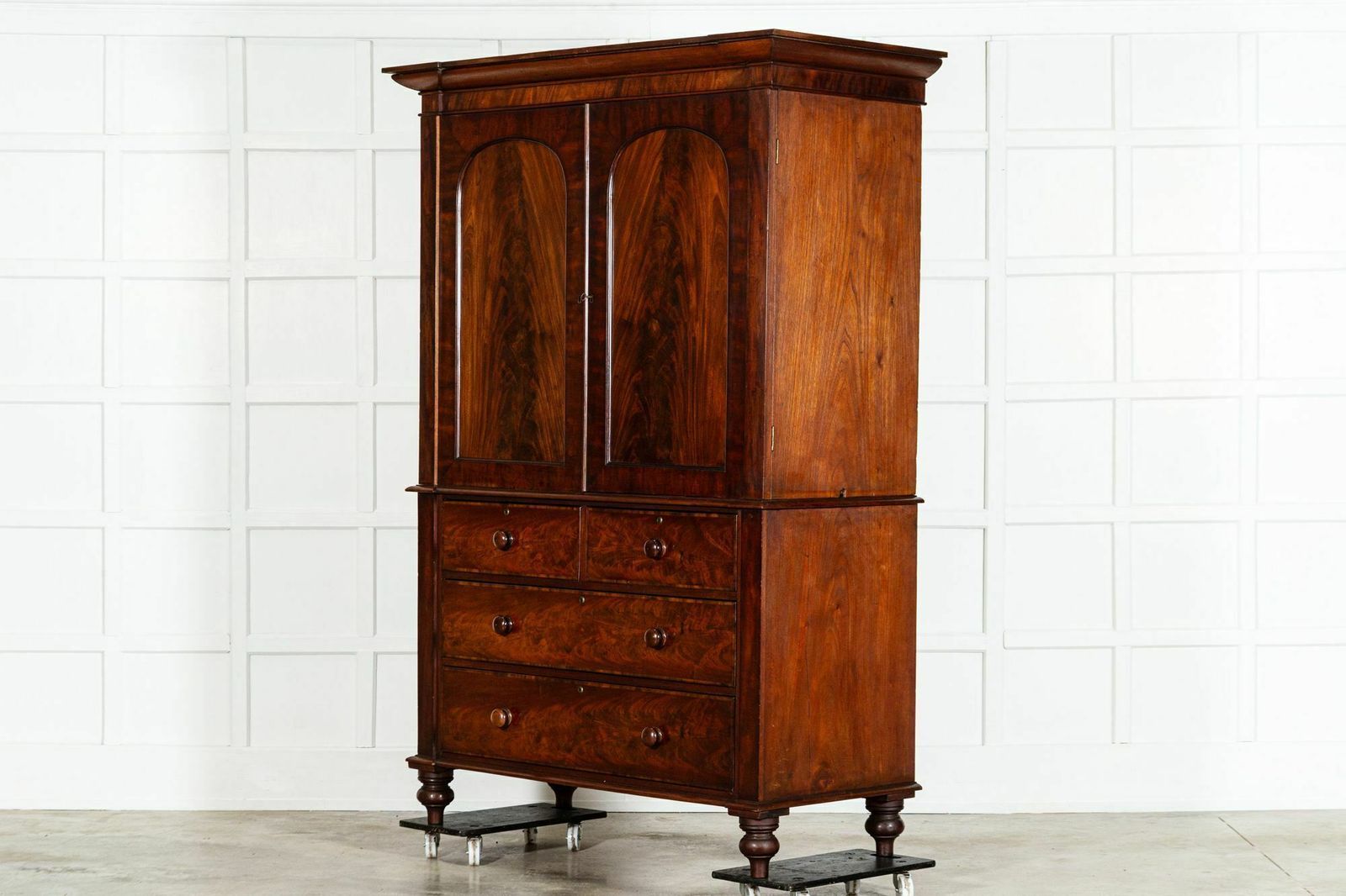 Large English Regency Mahogany Linen Press photo vinterior