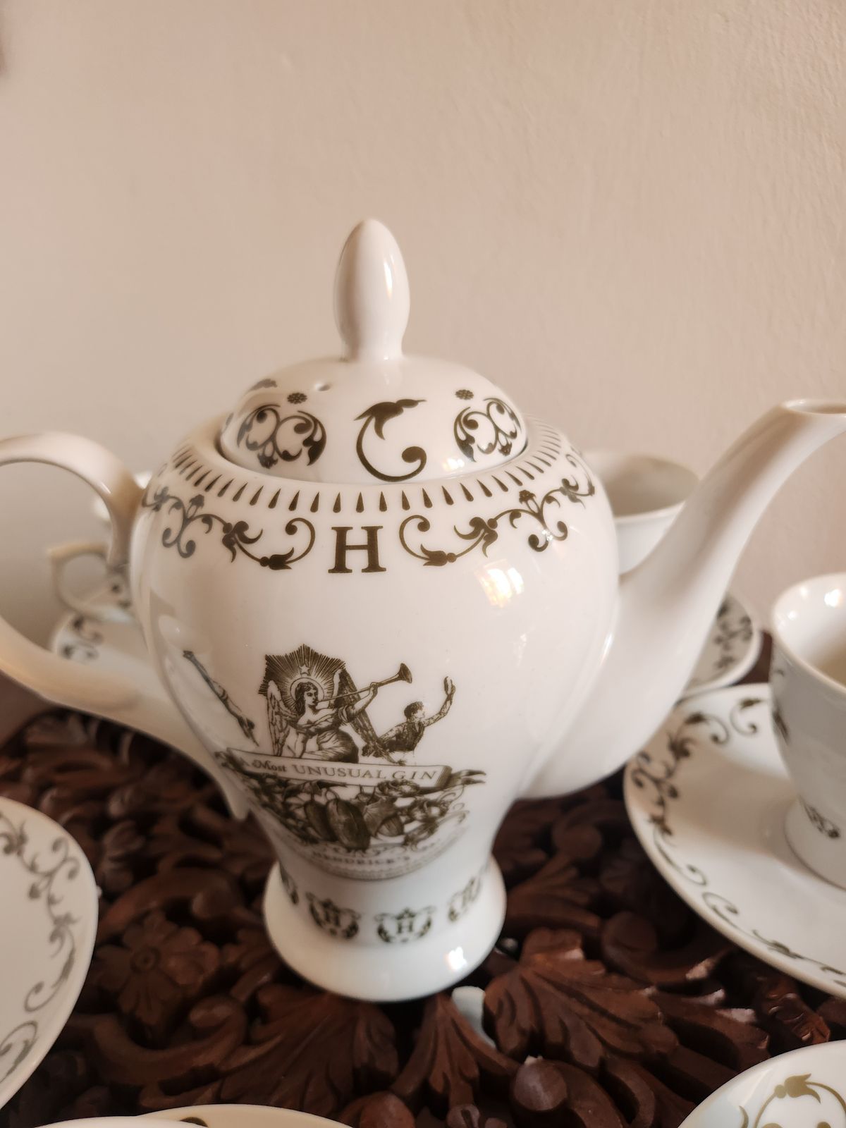 Hendricks Gin Tea Set Vintage   1 Teapot, 6 Cups & 6 Saucers photo Home Decor