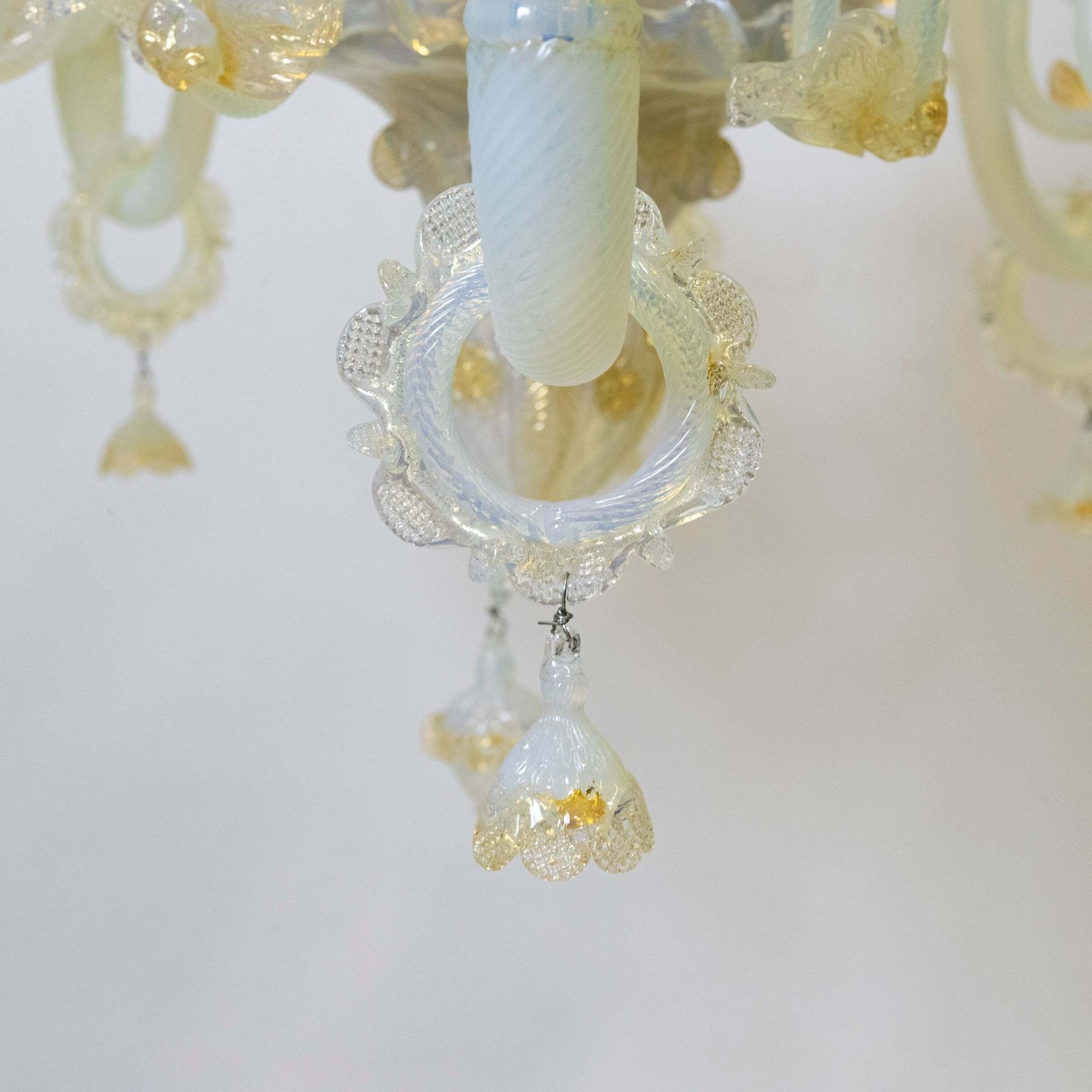 photo vinterior Large Murano Glass White & Gold Chandelier | Floral Venetian Light