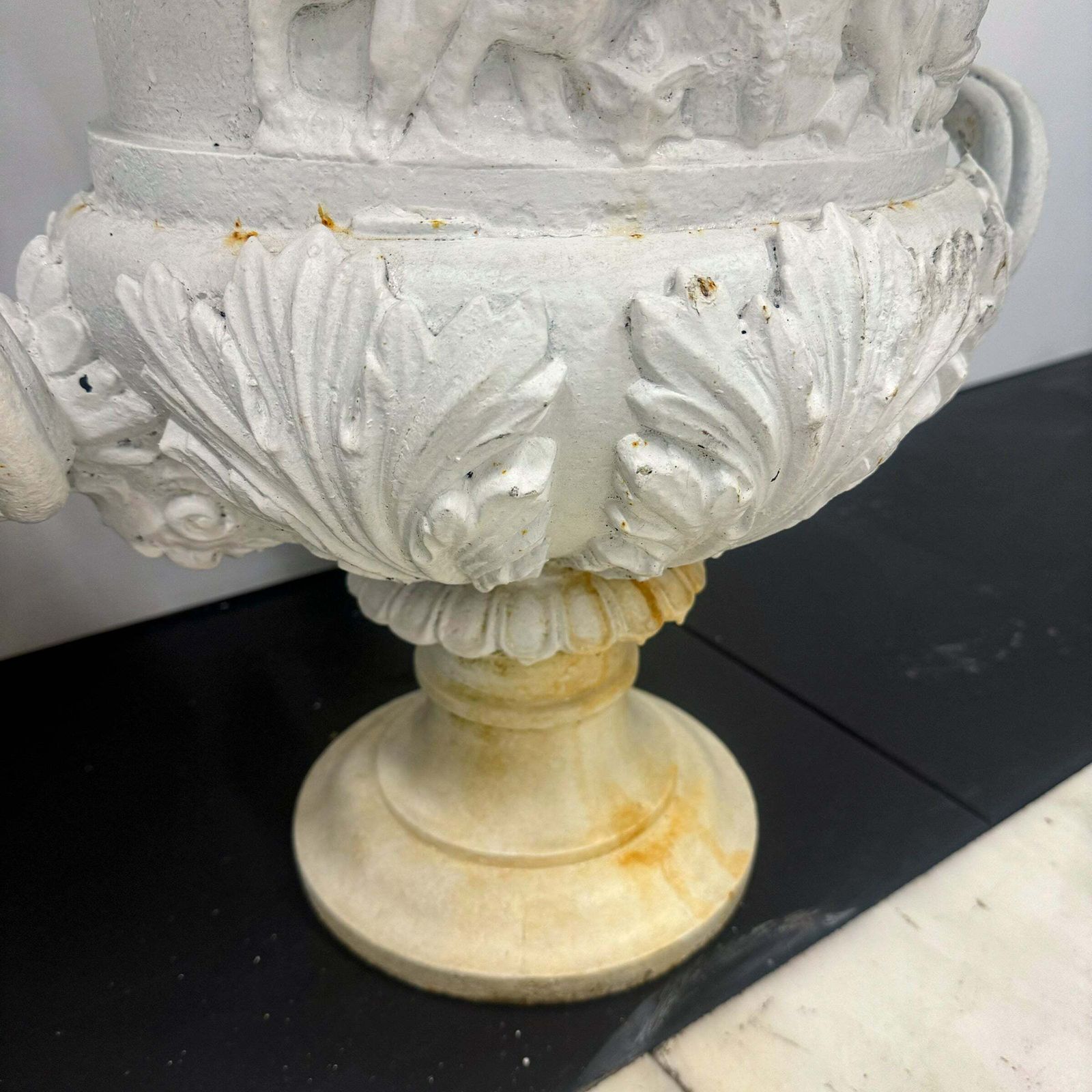photo vinterior Pair Of Antique Campaign Cast Iron Urns