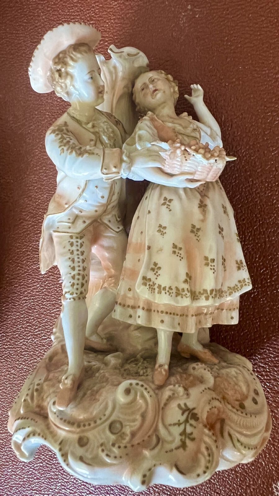 photo furniture Good Quality Pair Of Porcelain Centre Pieces