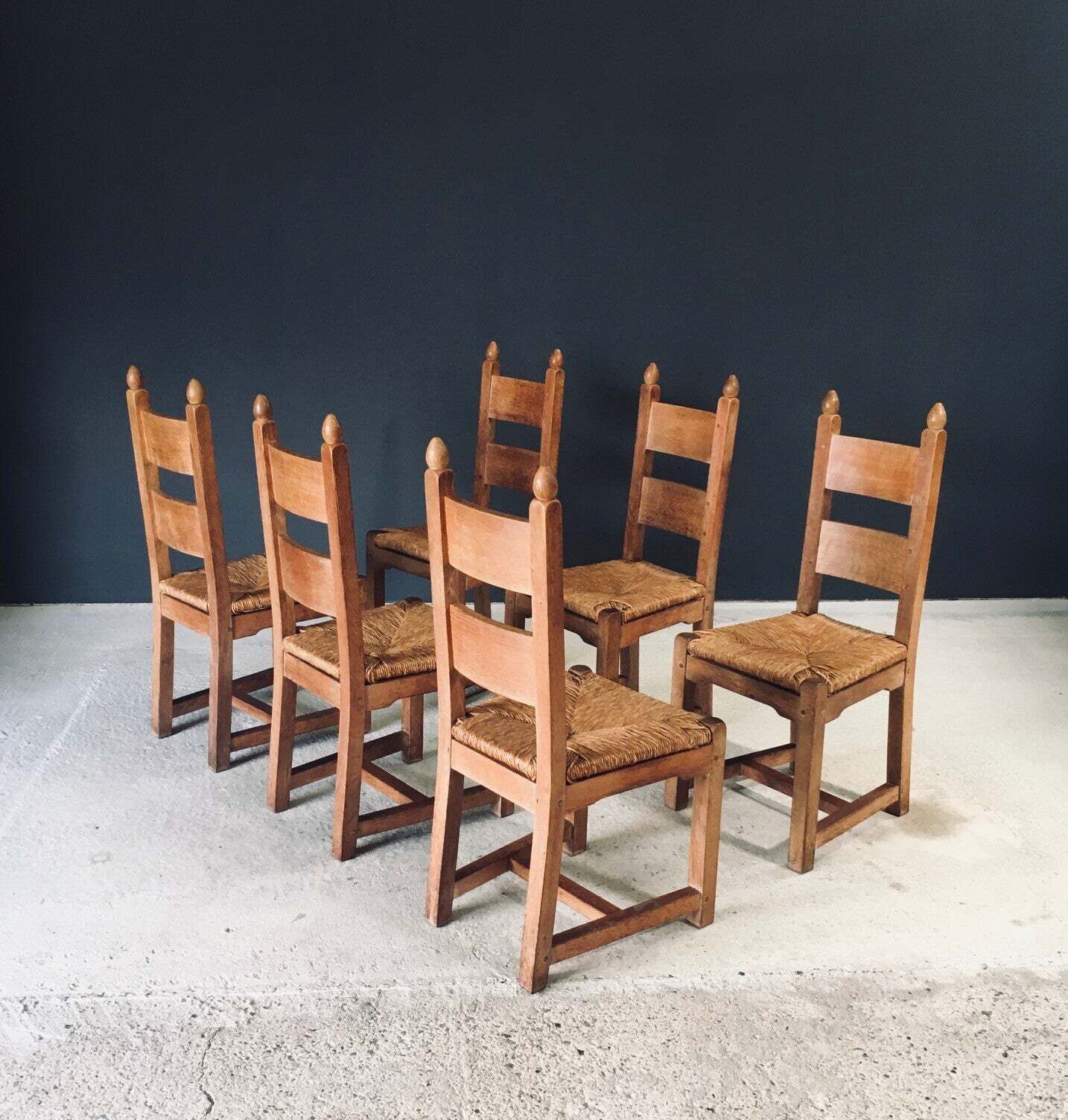Handgemaakte, Zware Eiken Eetkamerstoelen Met Biezen Zitting, België, Ca. Jaren 1960 photo 1100.0