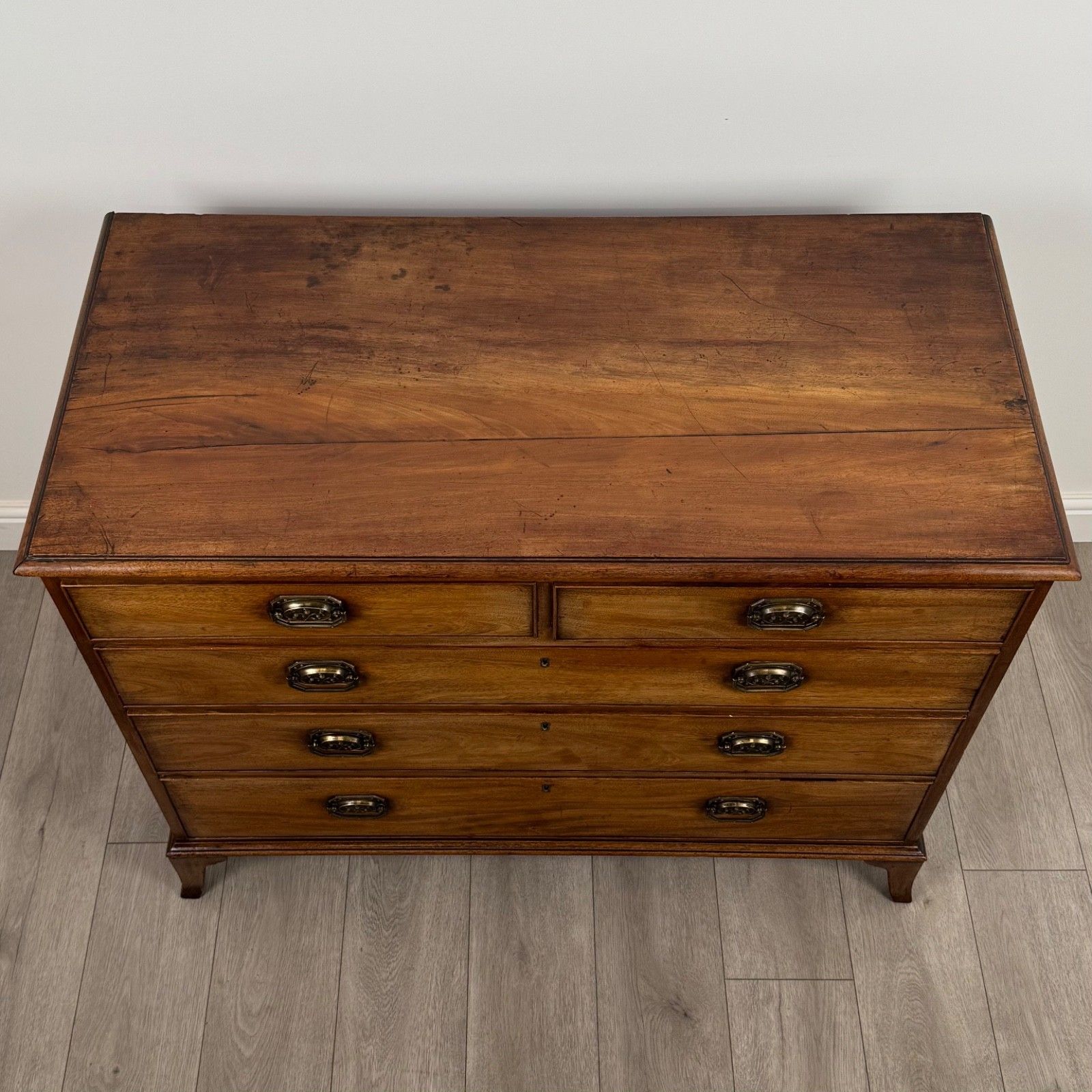 photo furniture Antique 18th Century Chest Of Drawers In Mahogany