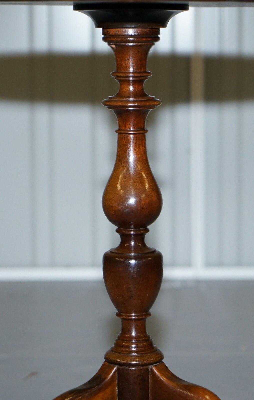 photo for sale Stunning Vintage Light Mahogany Pie Crust Edge Tripod Lamp Side End Wine Table