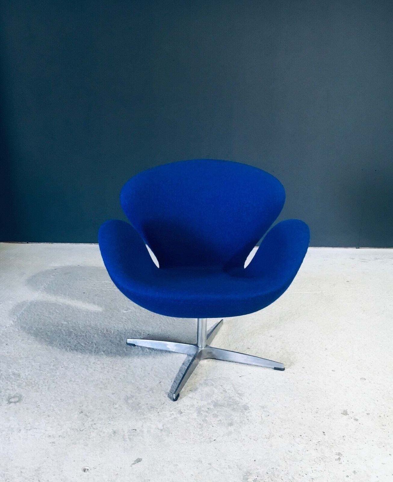 Mid Century Modern Scandinavian Design Swan Chair Van Arne Jacobsen, Denemarken, Jaren 1970 photo for sale