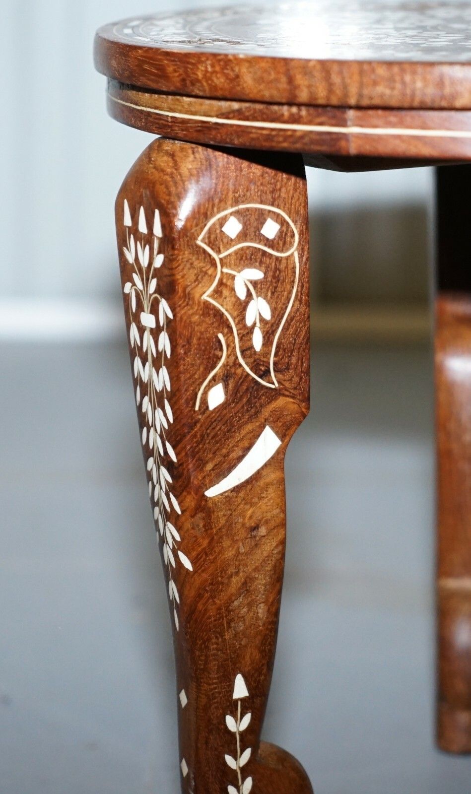 Anglo Indian Export Rosewood Elephant Inlaid Side Lamp End Wine Table Flowers photo vintage