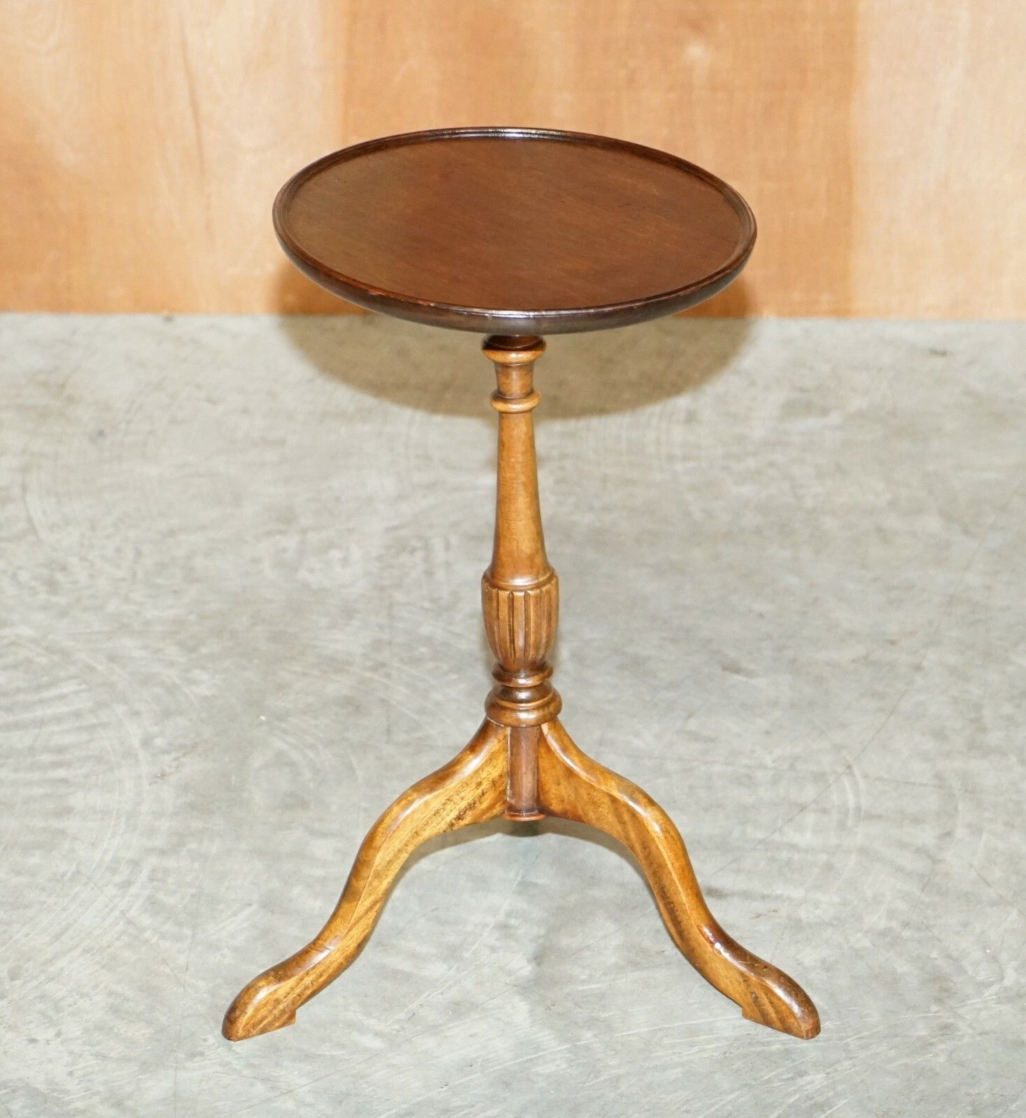 Lovely Vintage Two Tone Mahogany Tripod Lamp End Wine Table Nice Proportions photo furniture
