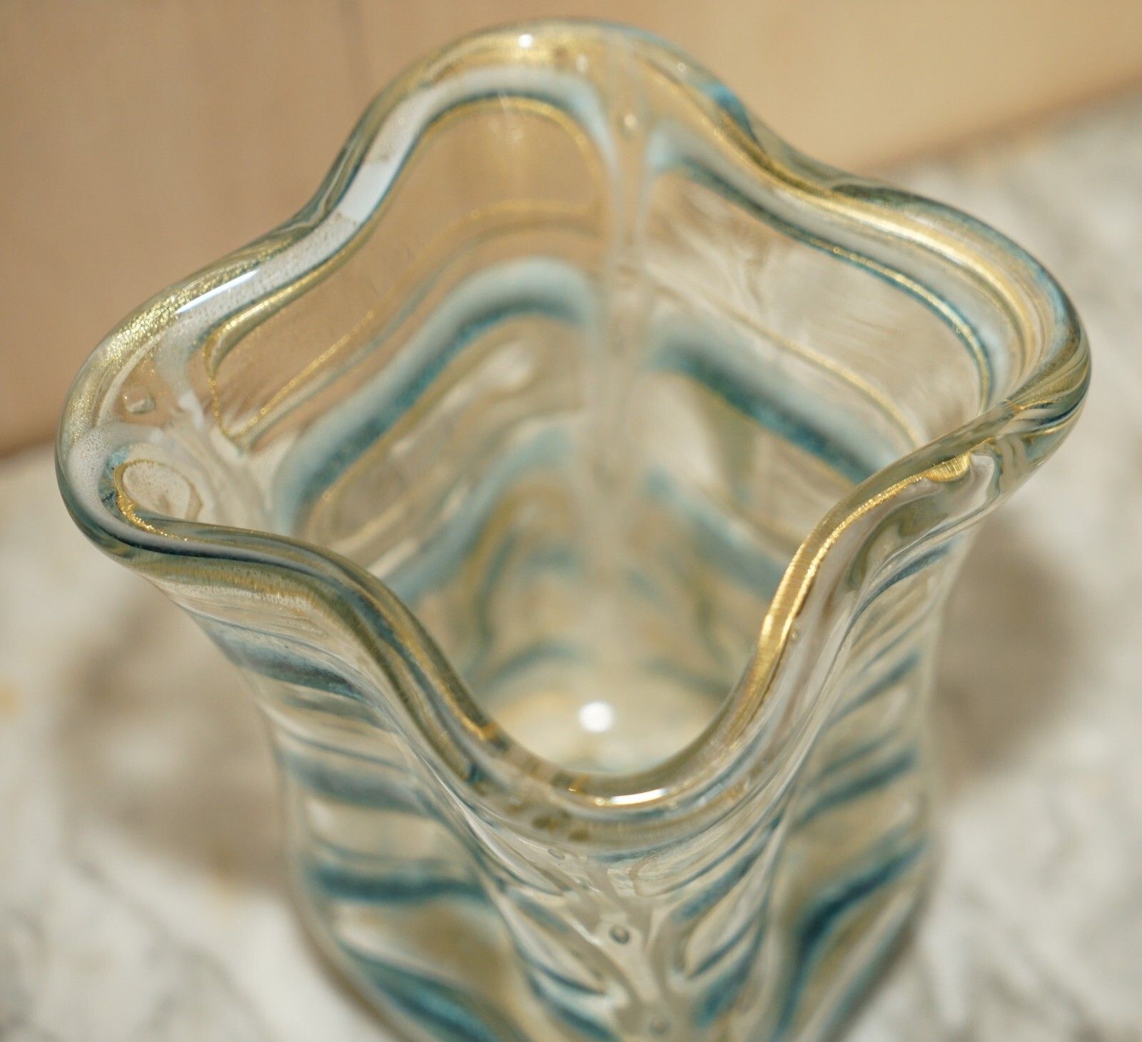 Beautiful Decorative Custom Made Decorative Glass Vase With Crimped Design photo buy