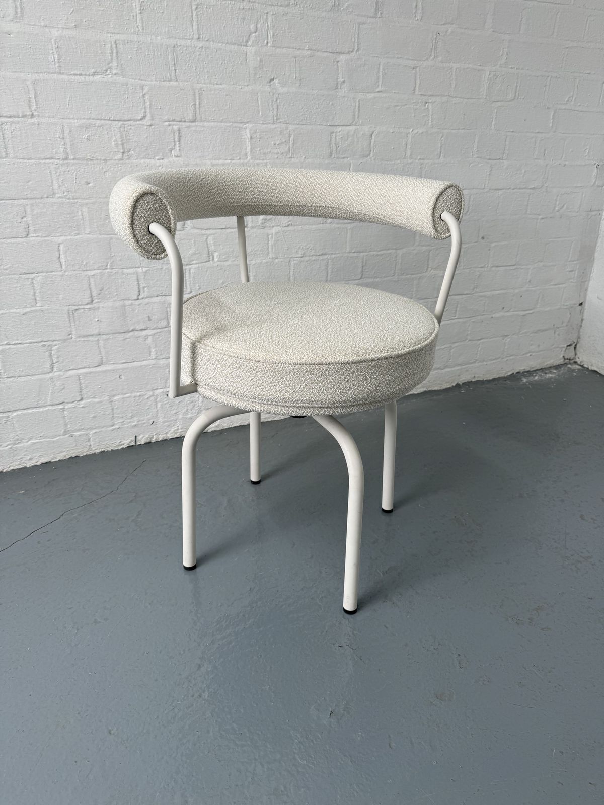 photo furniture Cassina Le Corbusier Lc7 Dining Chair Perriand Jeanneret Rare Desinger