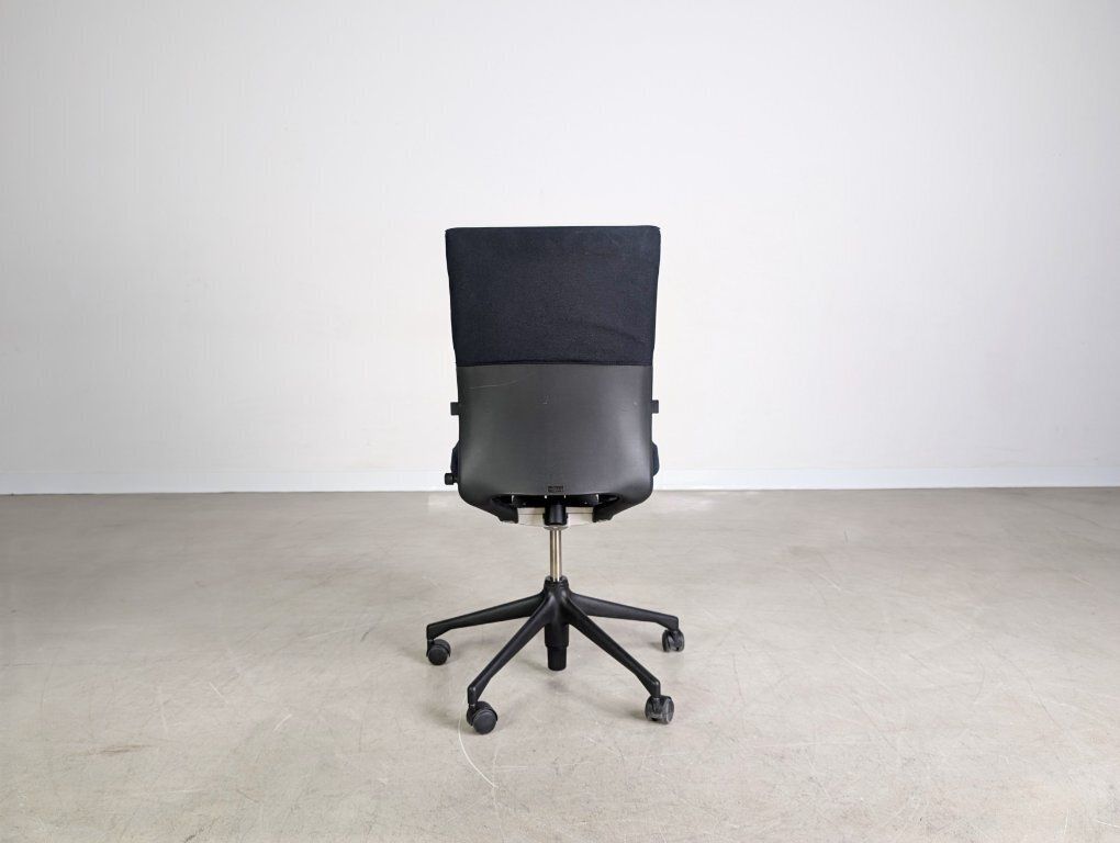 16x Vitra Bureaustoel T Chair Zwart Designstoel Directiestoel photo vinterior
