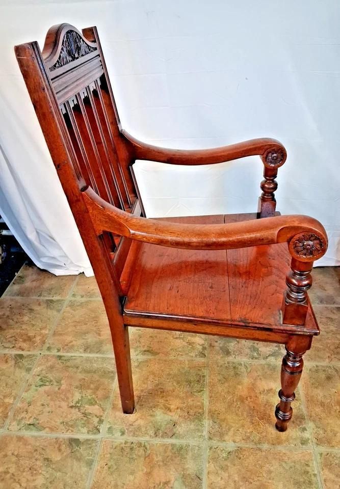 photo vintage Victorian Mahogany Hall Elbow Chair With Beautiful Patina
