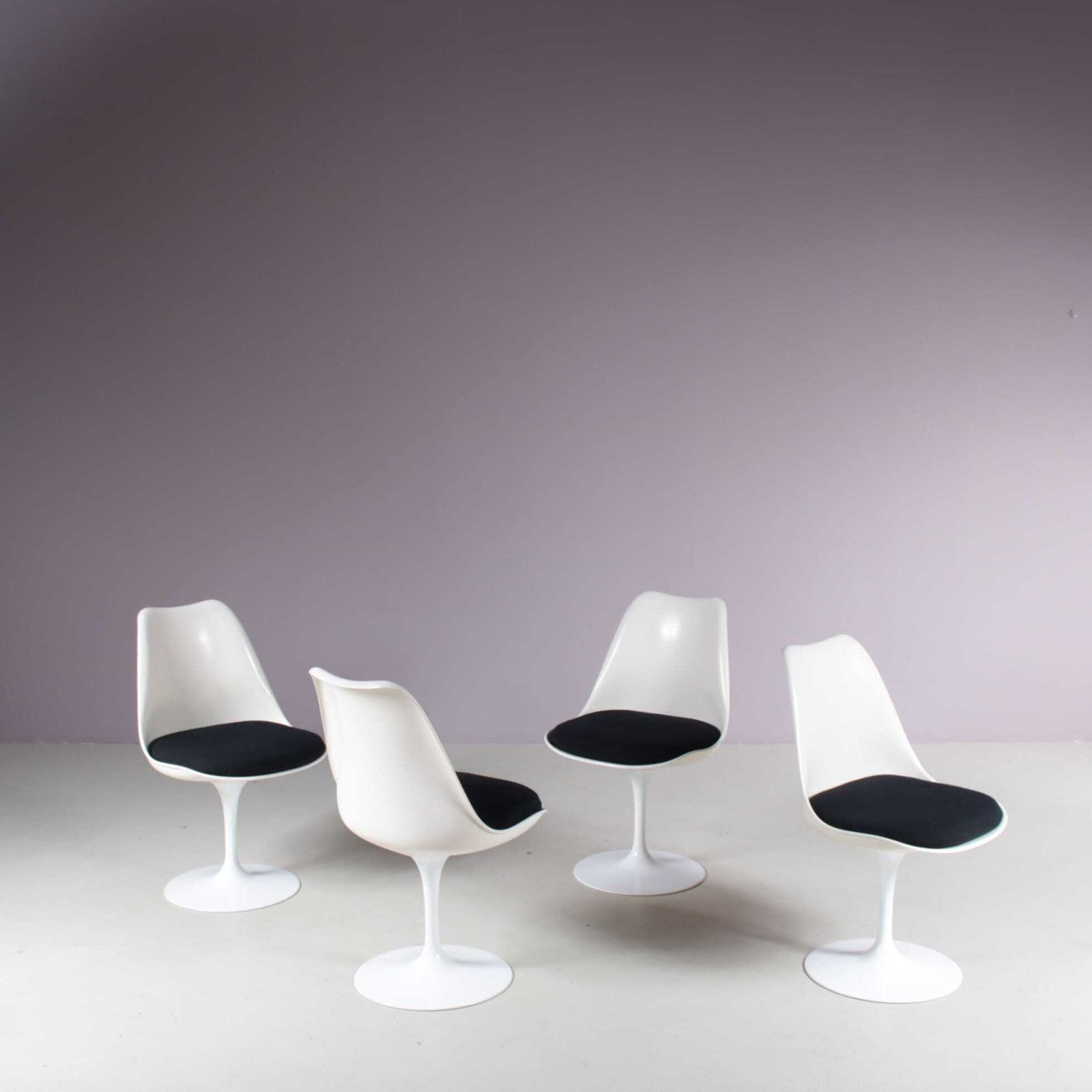 “Tulip” Chairs By Eero Saarinen For Knoll International, 1970s photo for sale