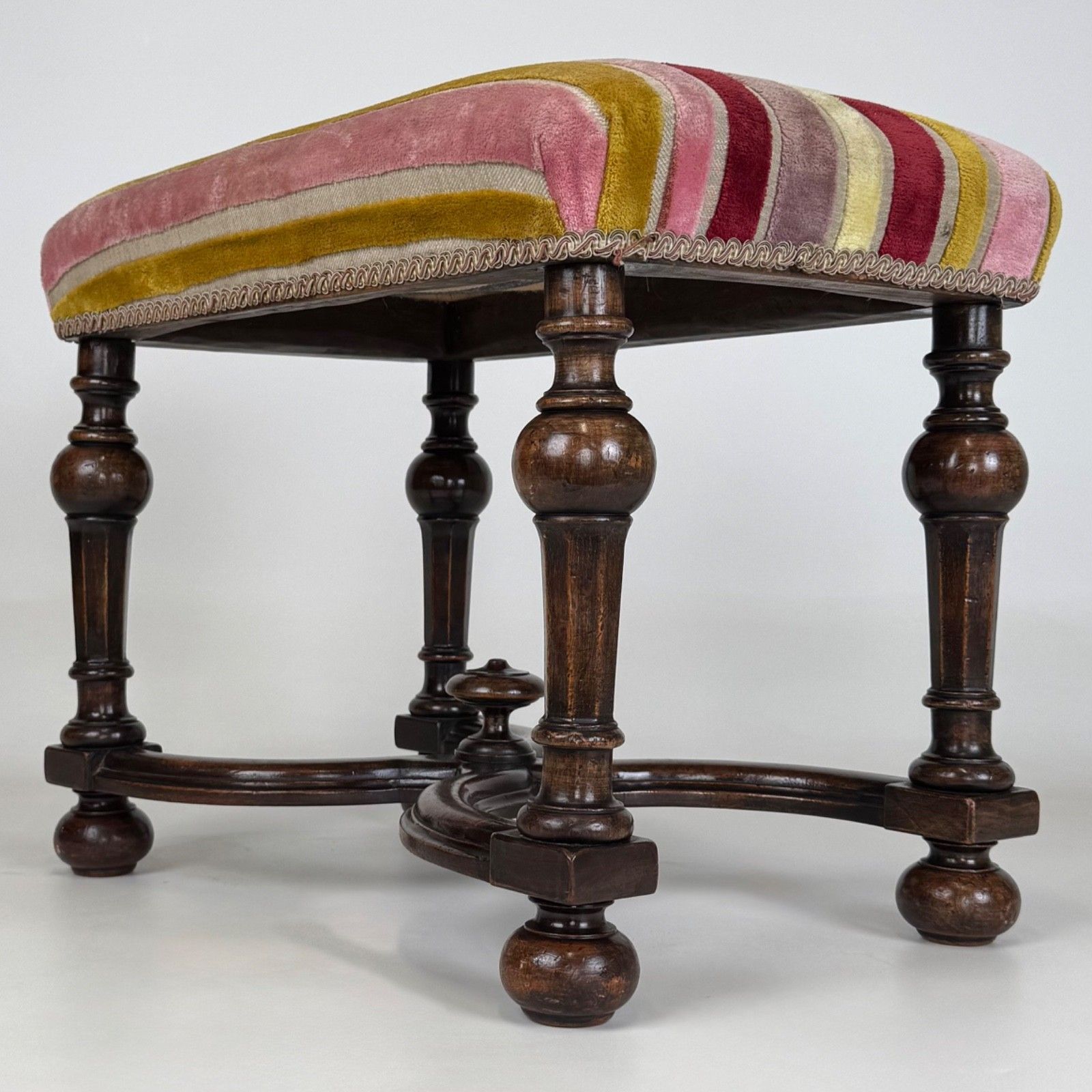 Antique 19th Century William And Mary Style Stool In Mahogany photo vinterior