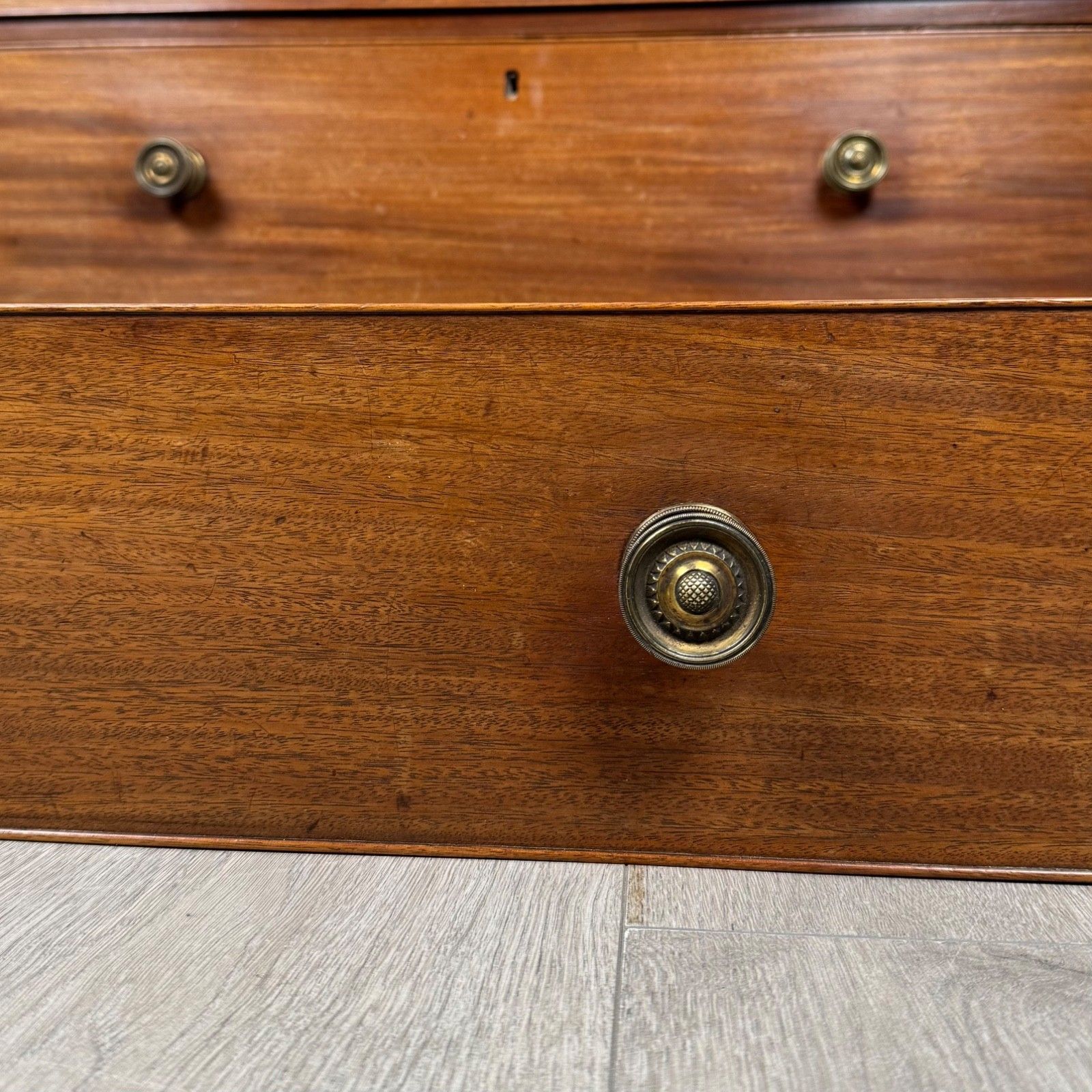 Furniture Antique 18th Century Fine Quality Chest Of Drawers In Mahogany photo