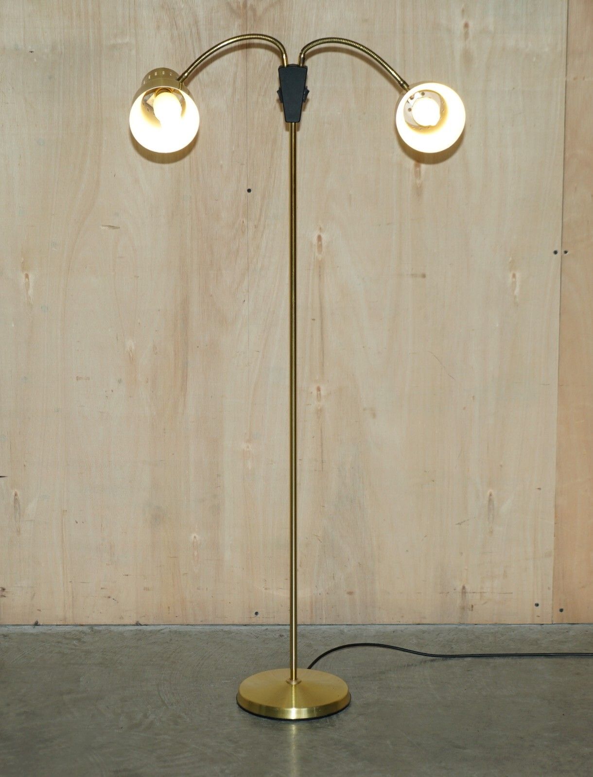 Nice Articulated And Adjustable Double Floor Standing Lamp With Twin Lamps photo furniture