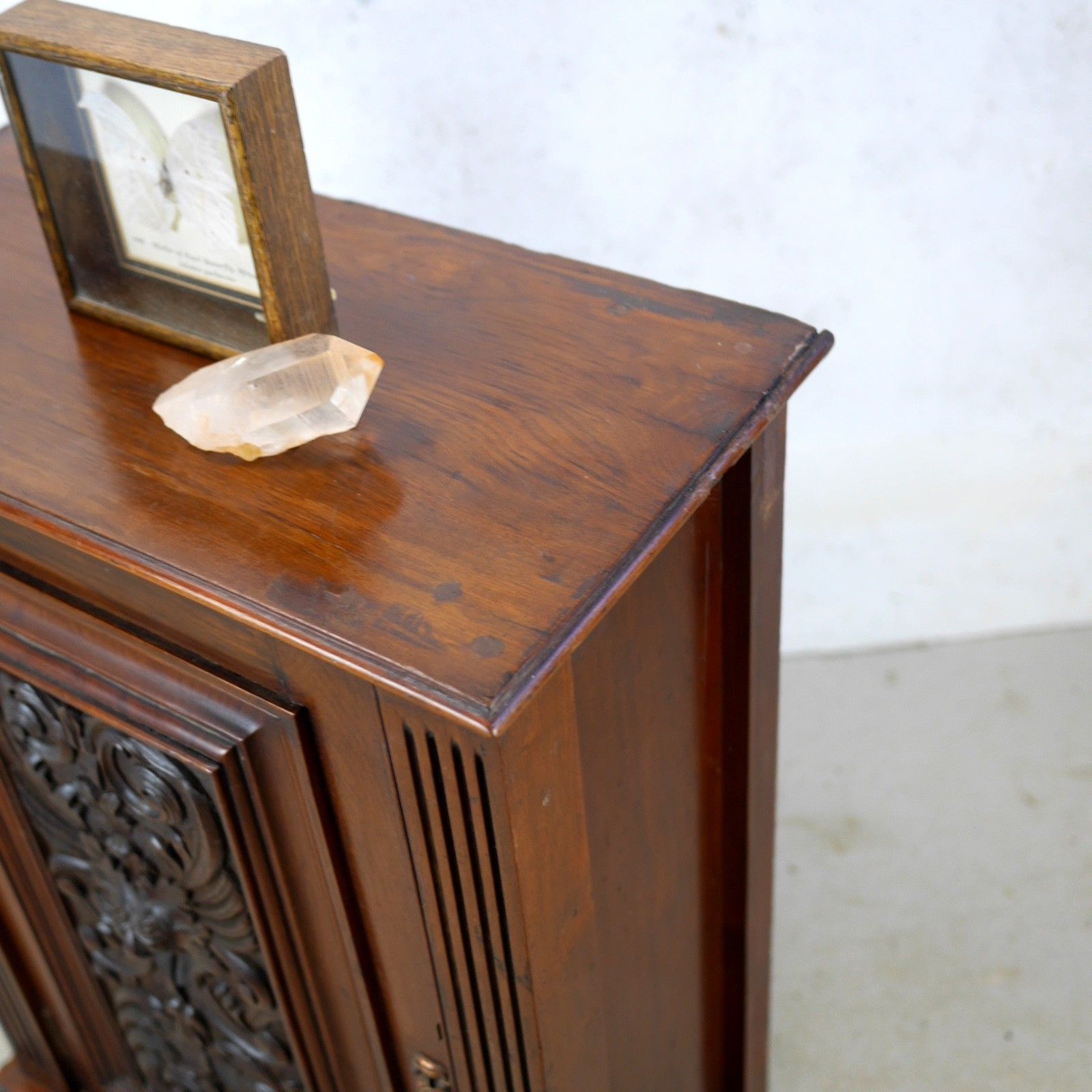 photo vinterior Antique Cabinet Cupboard Mahogany Green Man Carved Bathroom #102951