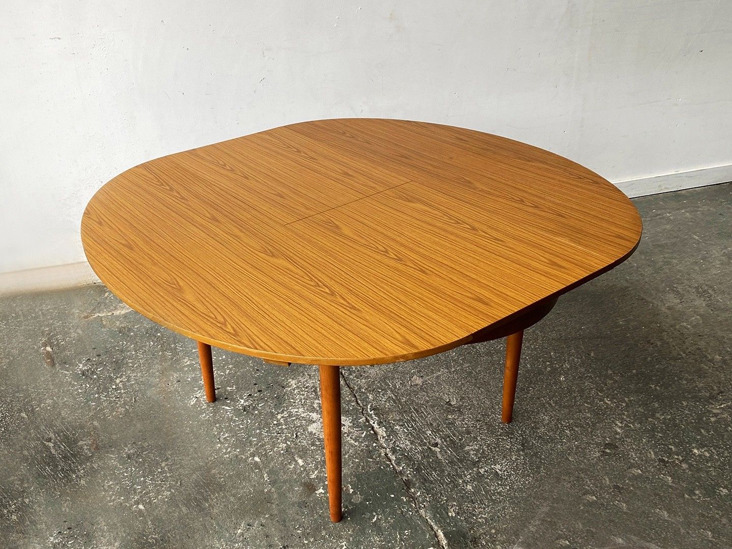 1960’s Mid Century Modern Extending Dining Table By Schrieber Furniture