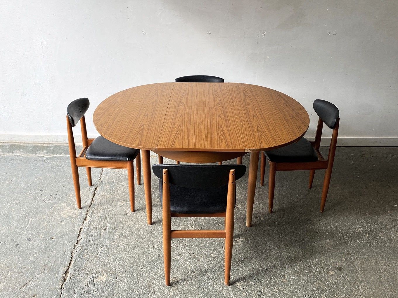 photo furniture 1960’s Mid Century Modern Extending Dining Table By Schrieber Furniture