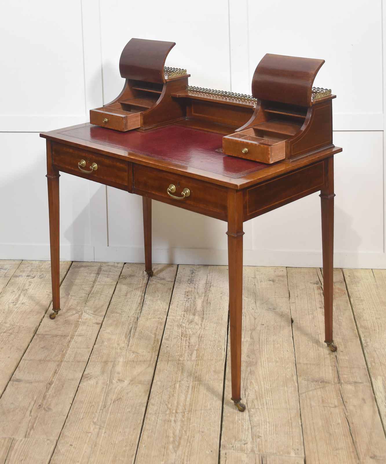 Mahogany Writing Desk With Satinwood Inlay photo 1674.0
