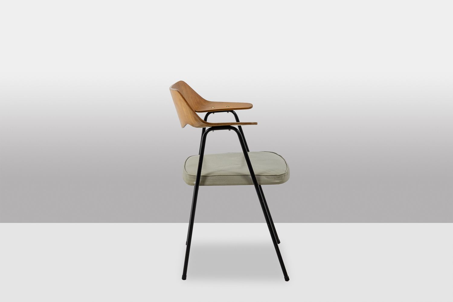 Robin Day. Thermoformed Wood Office Chair. Airborne, Circa 1950–60. photo vintage