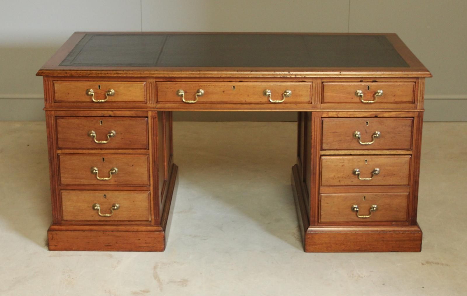 A Large Early 20th Century Mahogany Writing Desk photo vinterior