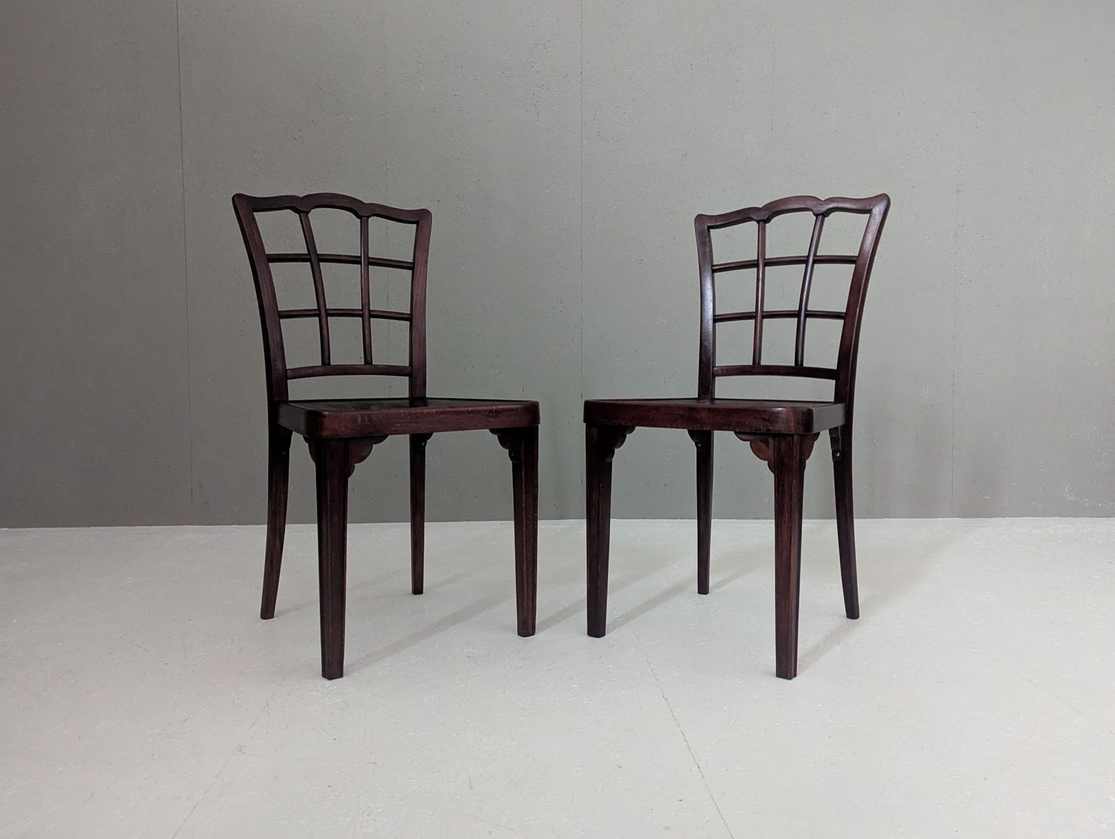 photo furniture Pair Of Thonet A 562 Chairs By Gustav Siegel, Ca. 1926–1927