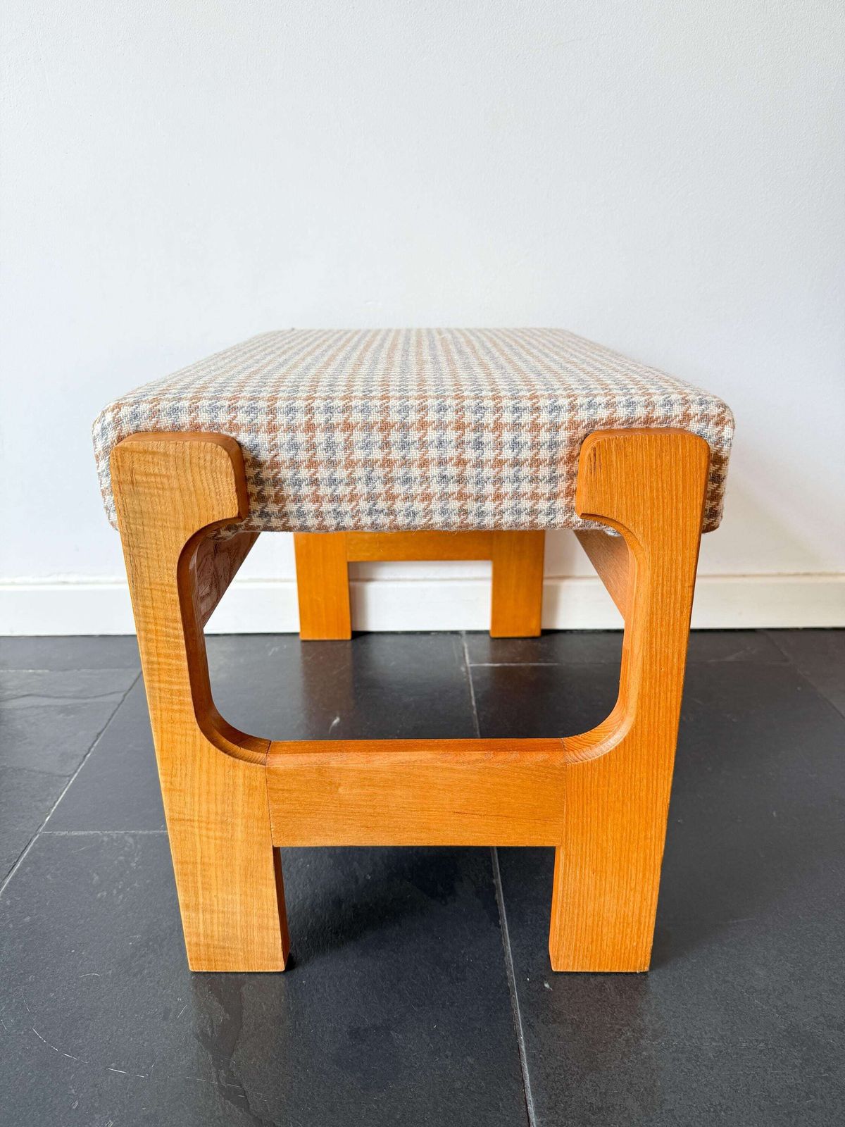 Vintage Mid Century Voetenbank | Hout, Wol | Uitstekende Staat | Jaren 1970 | Ottoman | Scandinavisch photo Meubels