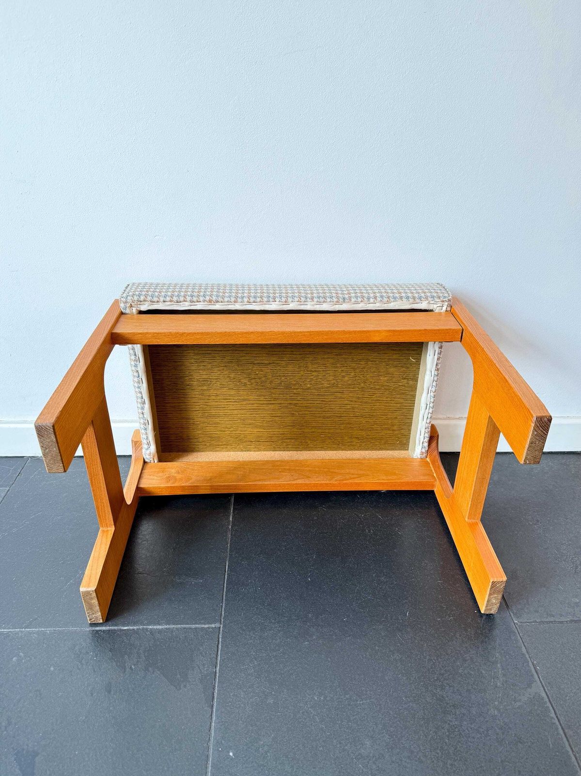 Vintage Mid Century Voetenbank | Hout, Wol | Uitstekende Staat | Jaren 1970 | Ottoman | Scandinavisch photo vintage