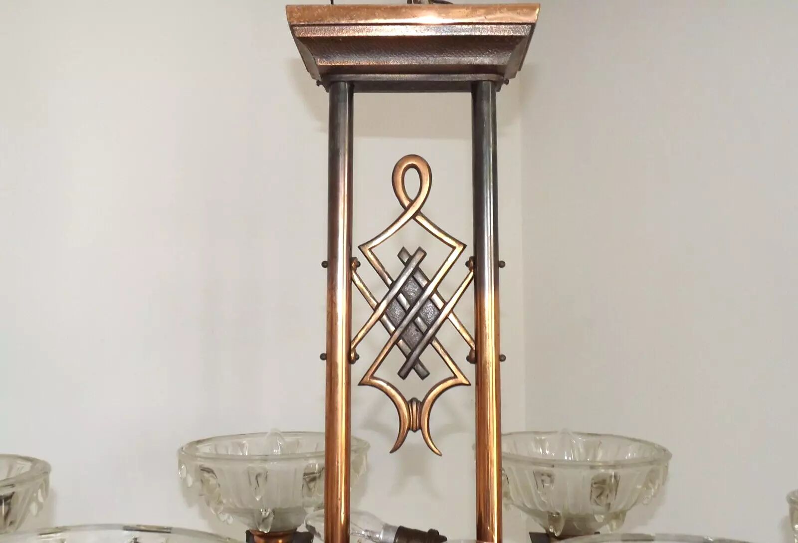 Lustre Art déco français 6 bras, 10 lumières, de style Petitot Ezan, finition cuivrée photo vintage