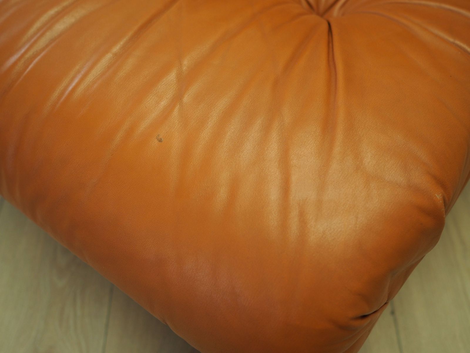 photo vinterior Red Armchair, Italian Design, 1970s, Production: Italy